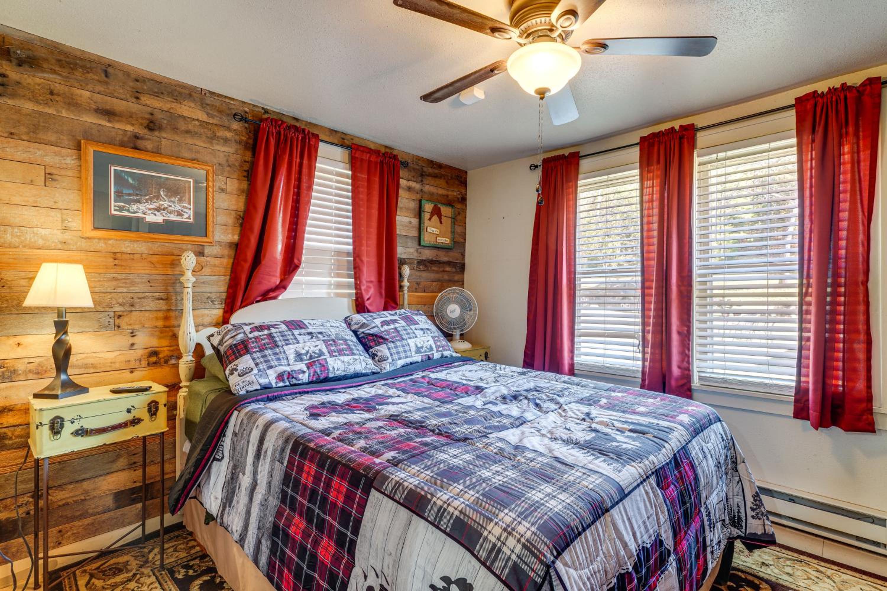 Hunters Welcome! Creekside Missouri Ozarks Cabin