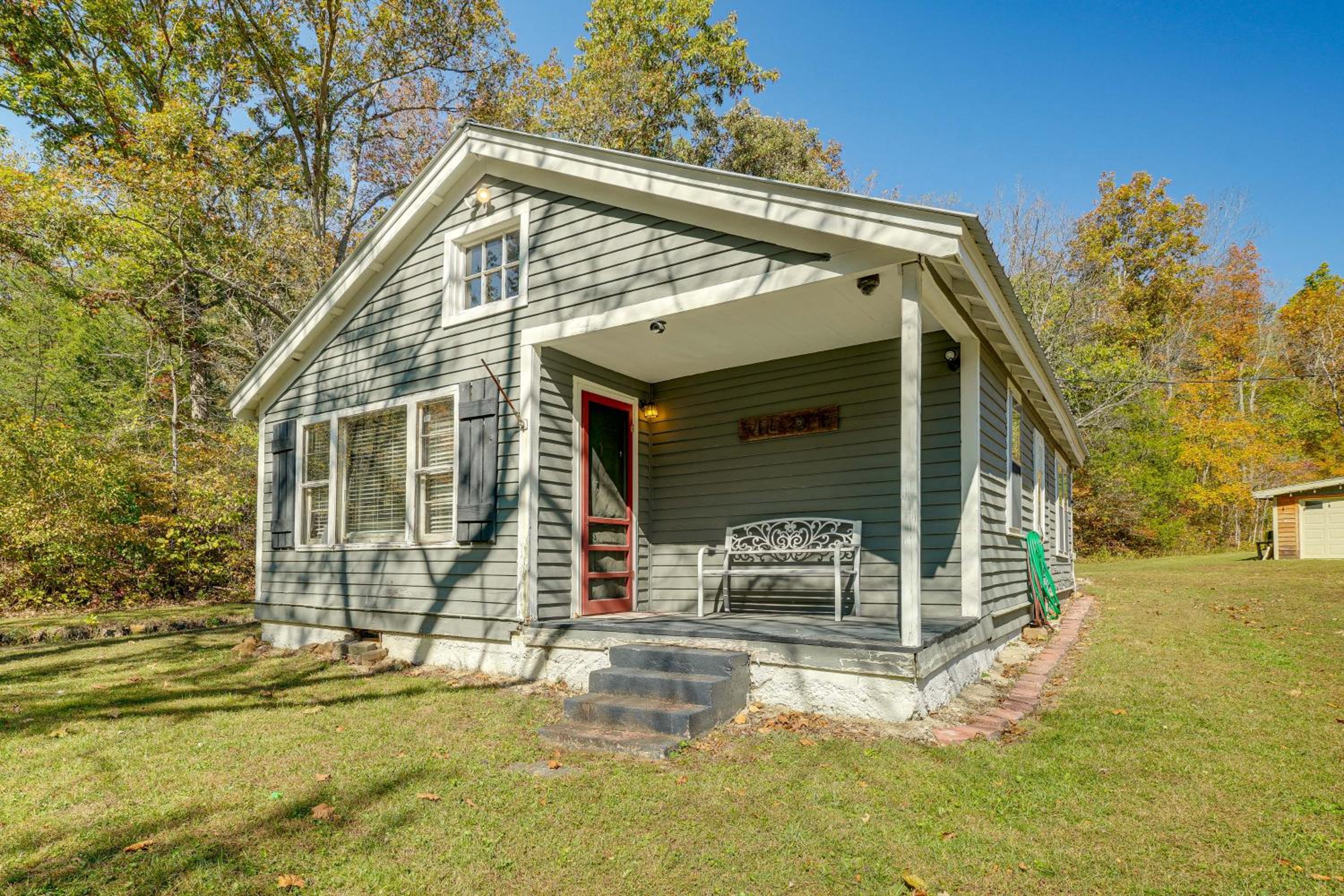 Hunters Welcome! Creekside Missouri Ozarks Cabin