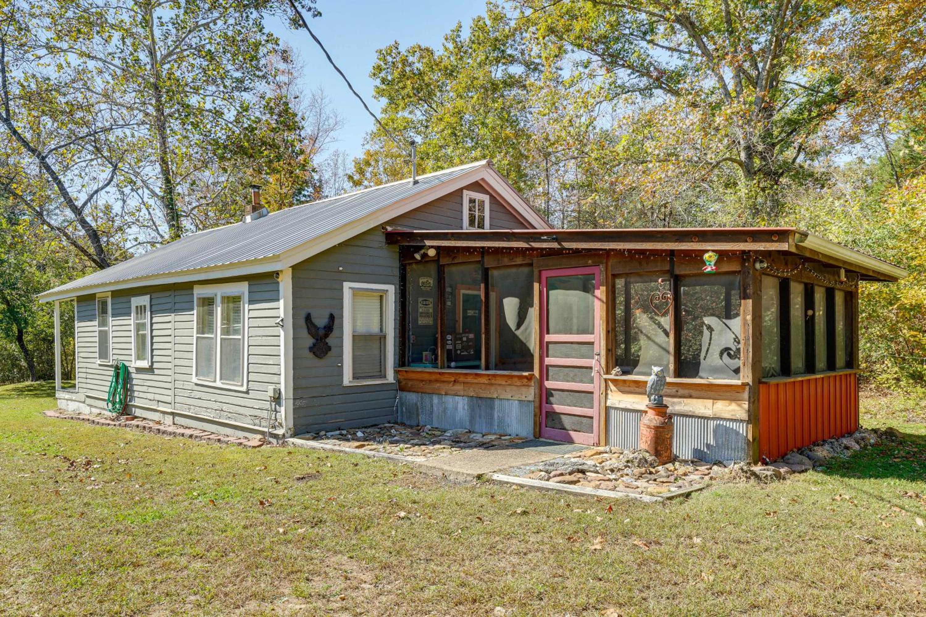 Hunters Welcome! Creekside Missouri Ozarks Cabin
