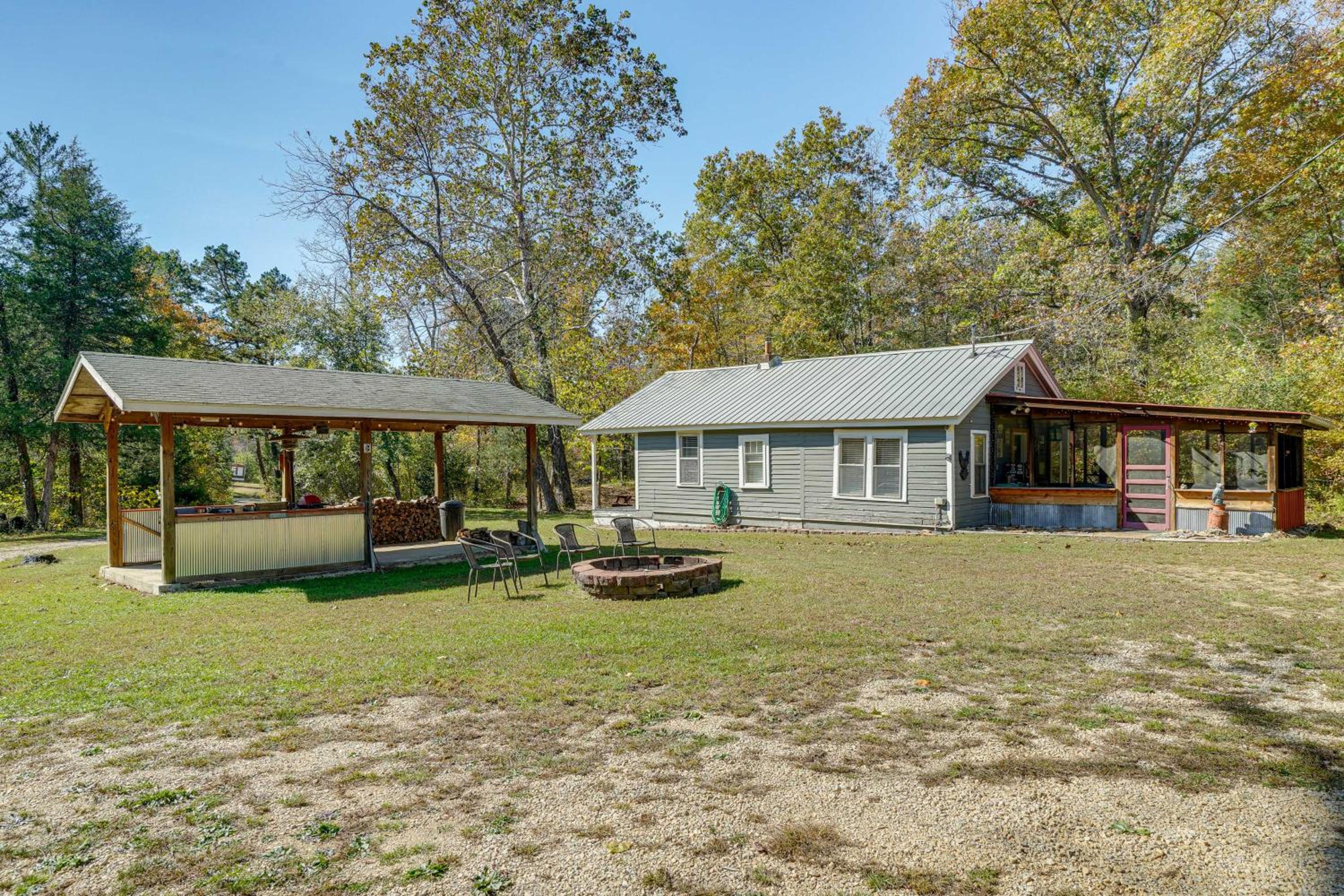 Hunters Welcome! Creekside Missouri Ozarks Cabin