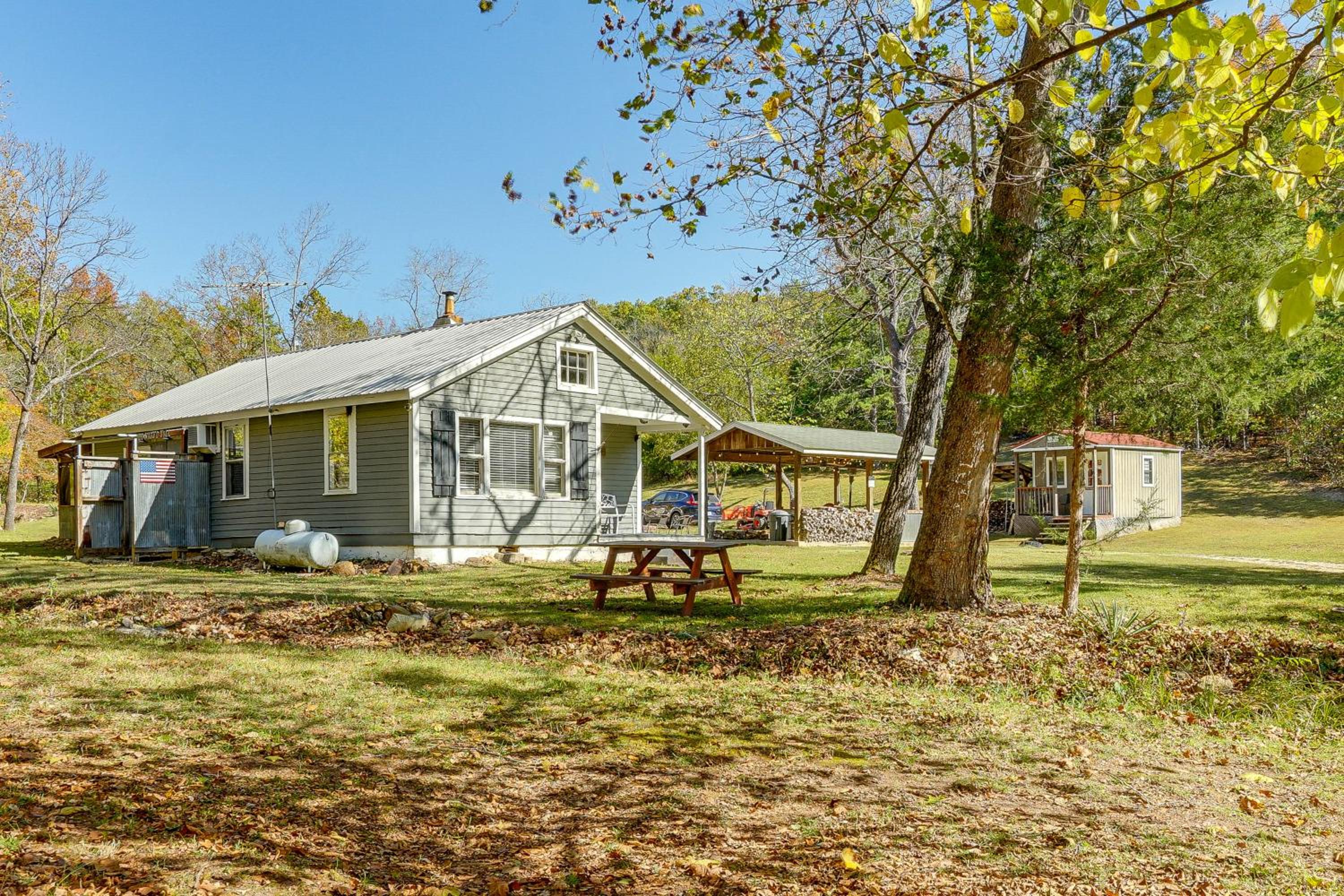 Hunters Welcome! Creekside Missouri Ozarks Cabin