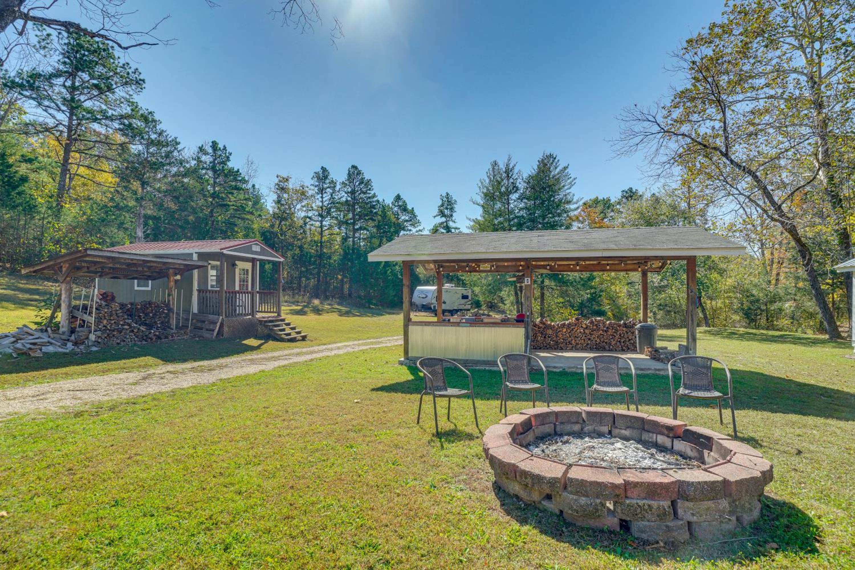 Hunters Welcome! Creekside Missouri Ozarks Cabin