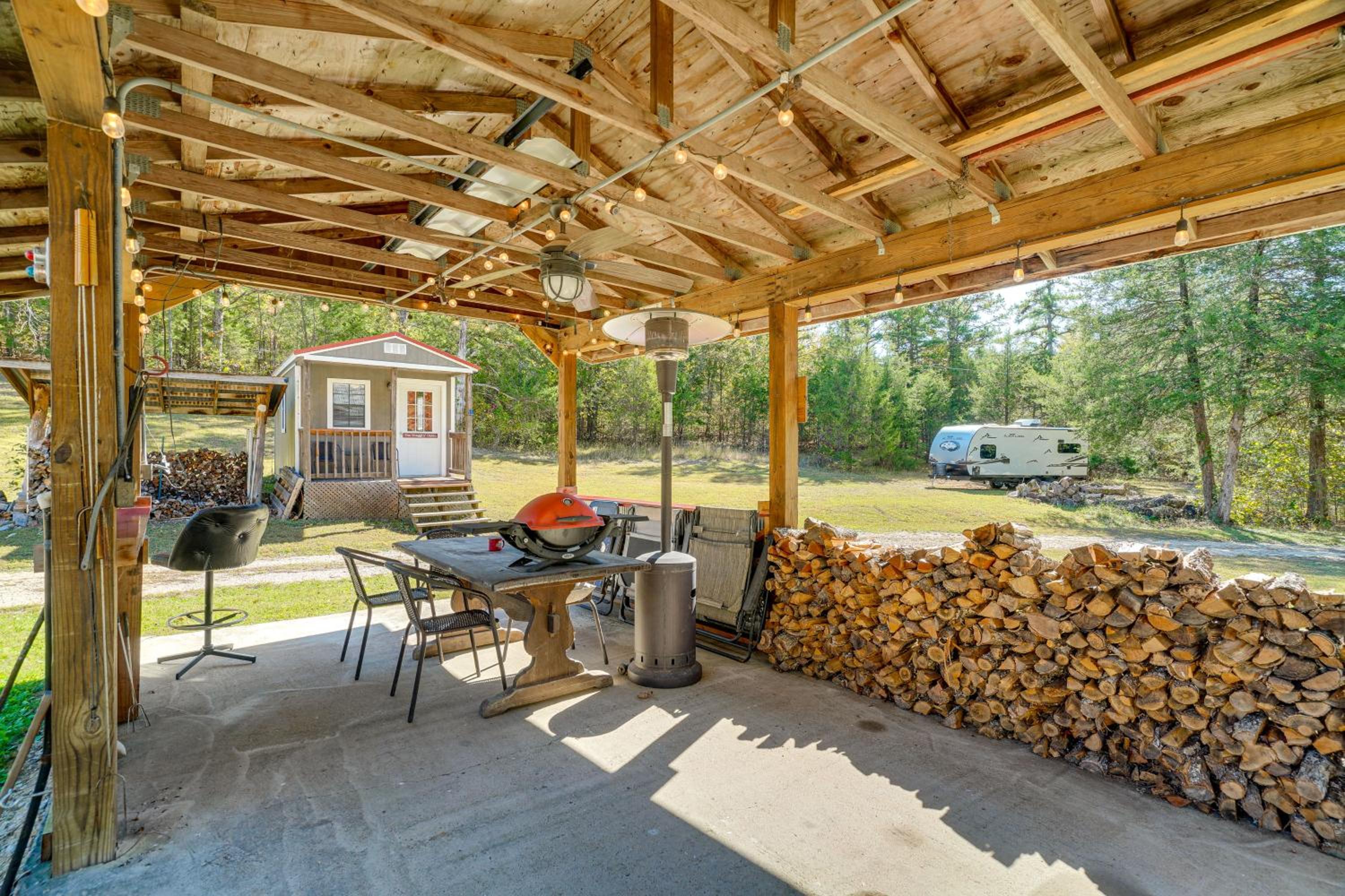 Hunters Welcome! Creekside Missouri Ozarks Cabin