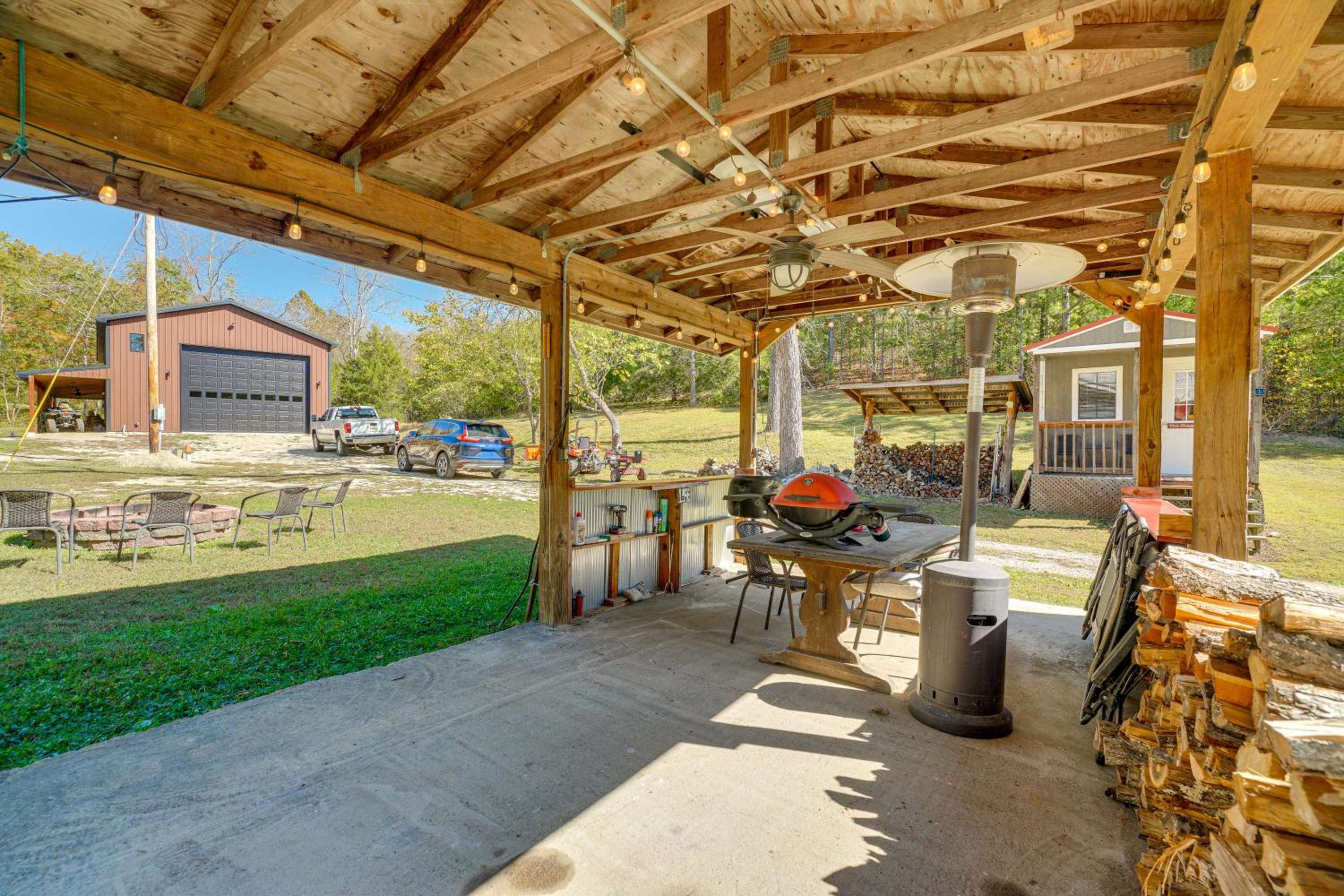 Hunters Welcome! Creekside Missouri Ozarks Cabin