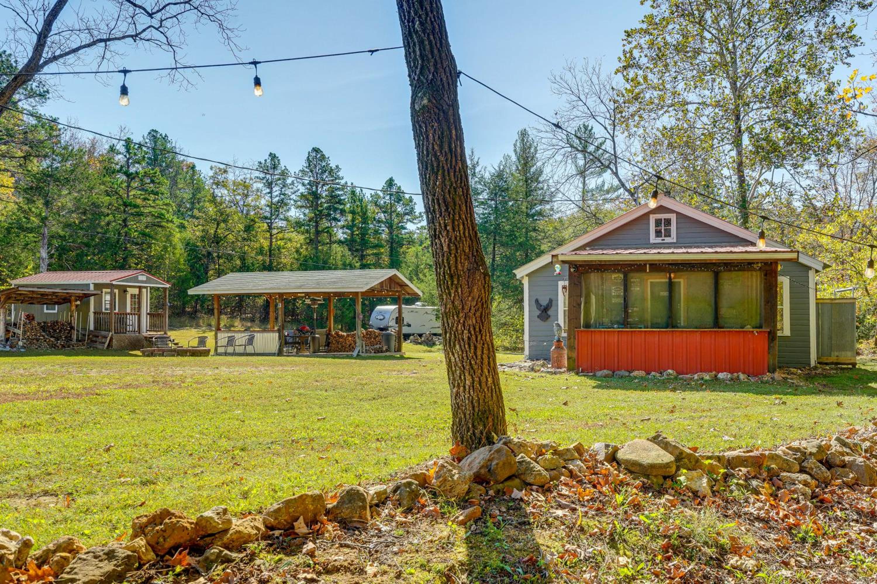 Hunters Welcome! Creekside Missouri Ozarks Cabin