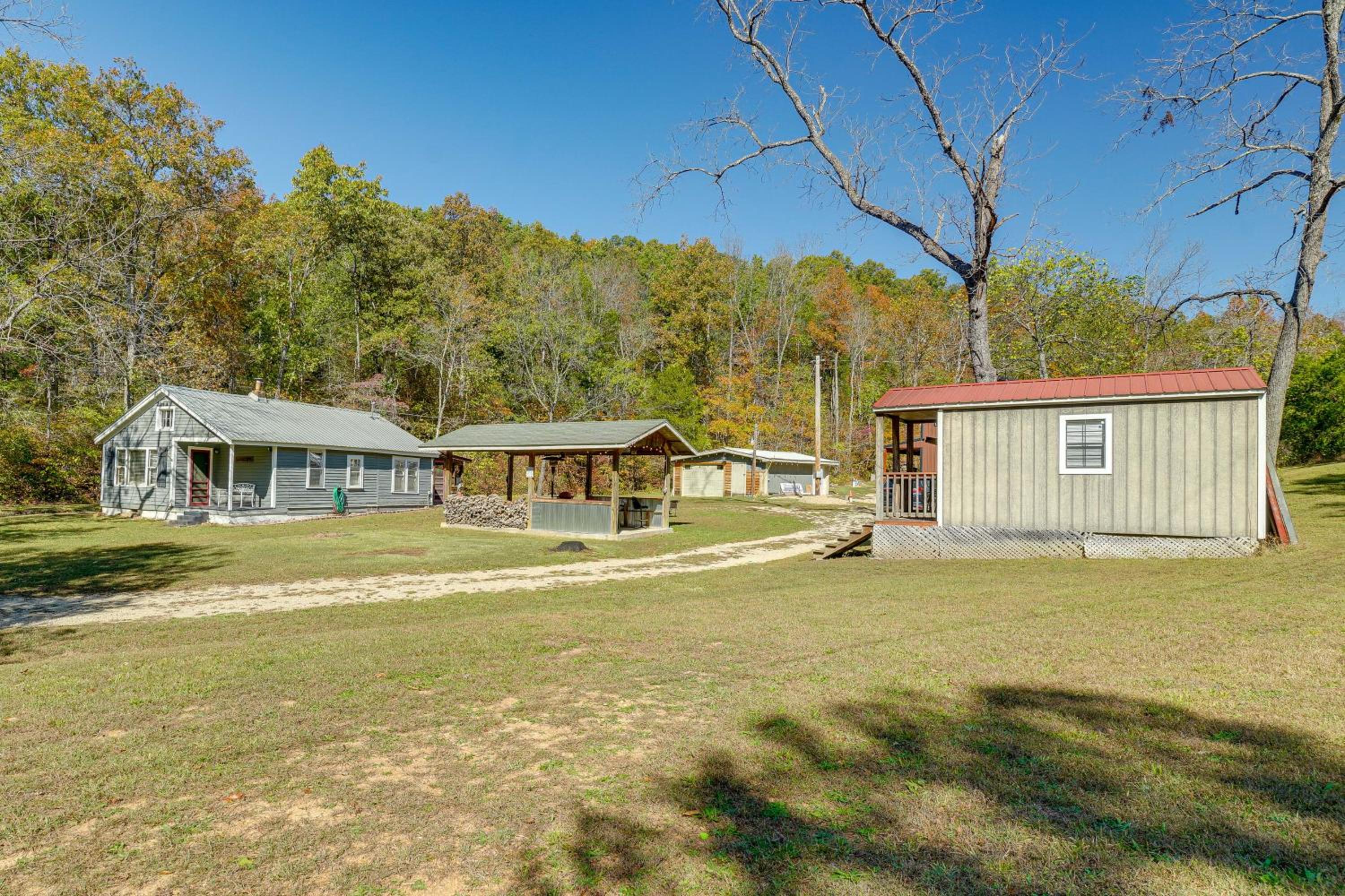 Hunters Welcome! Creekside Missouri Ozarks Cabin