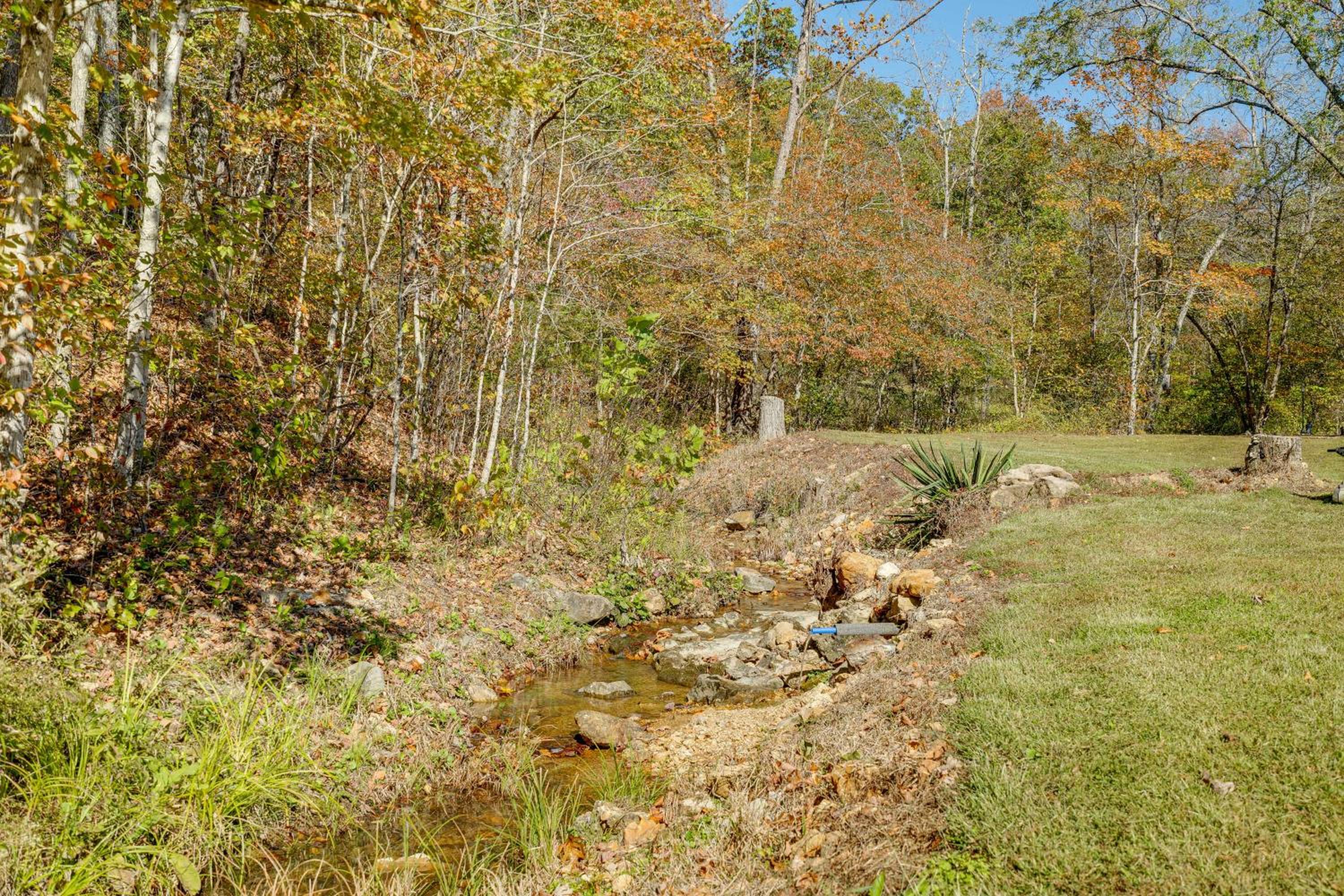 Hunters Welcome! Creekside Missouri Ozarks Cabin