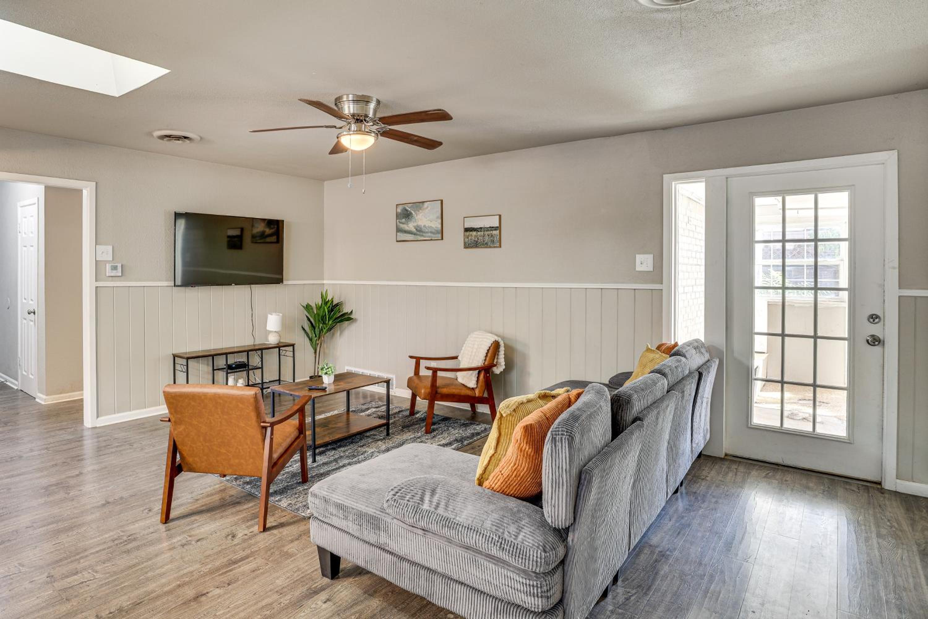 3 Mi to Texas Tech Cozy Home with Private Yard!