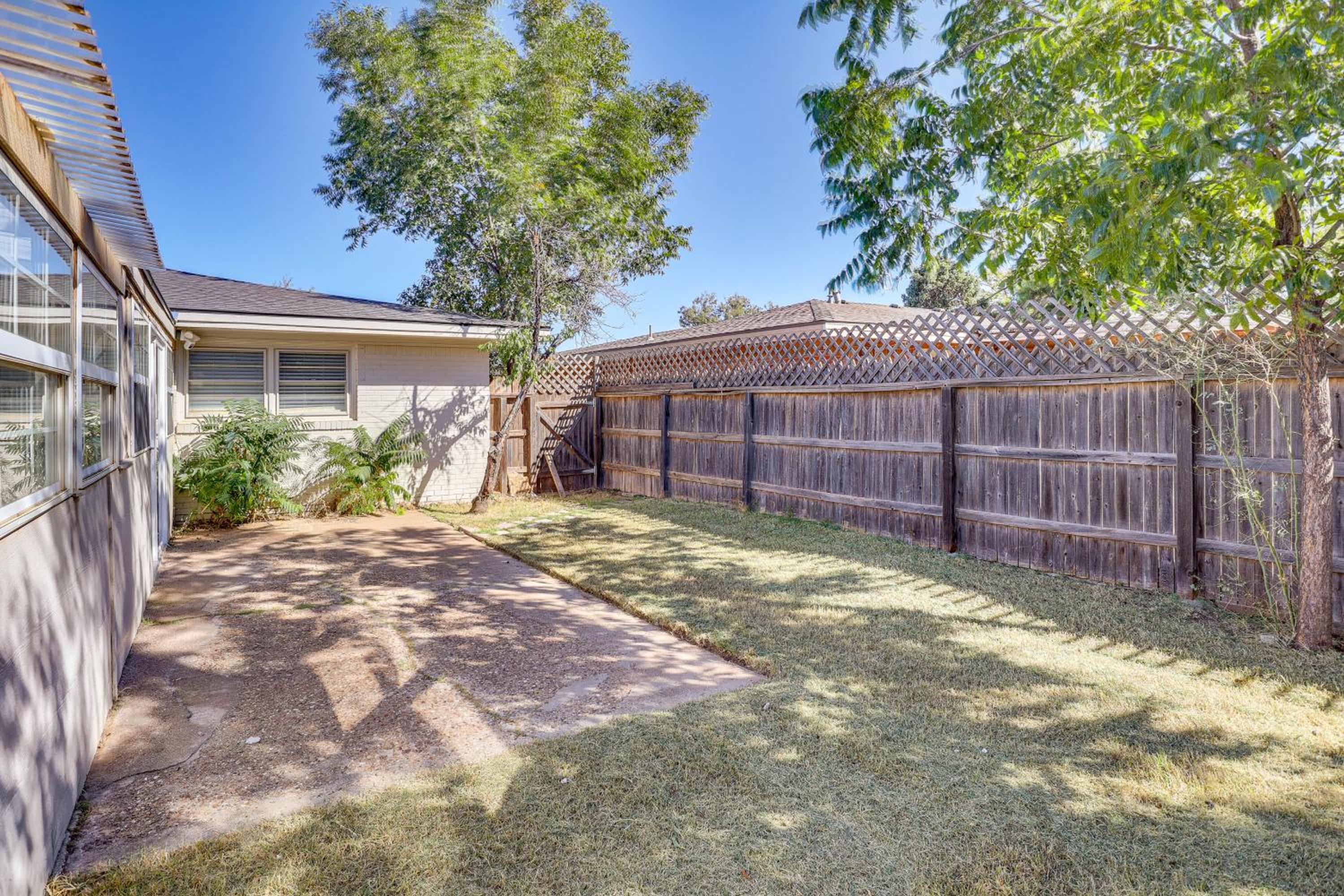 3 Mi to Texas Tech Cozy Home with Private Yard!