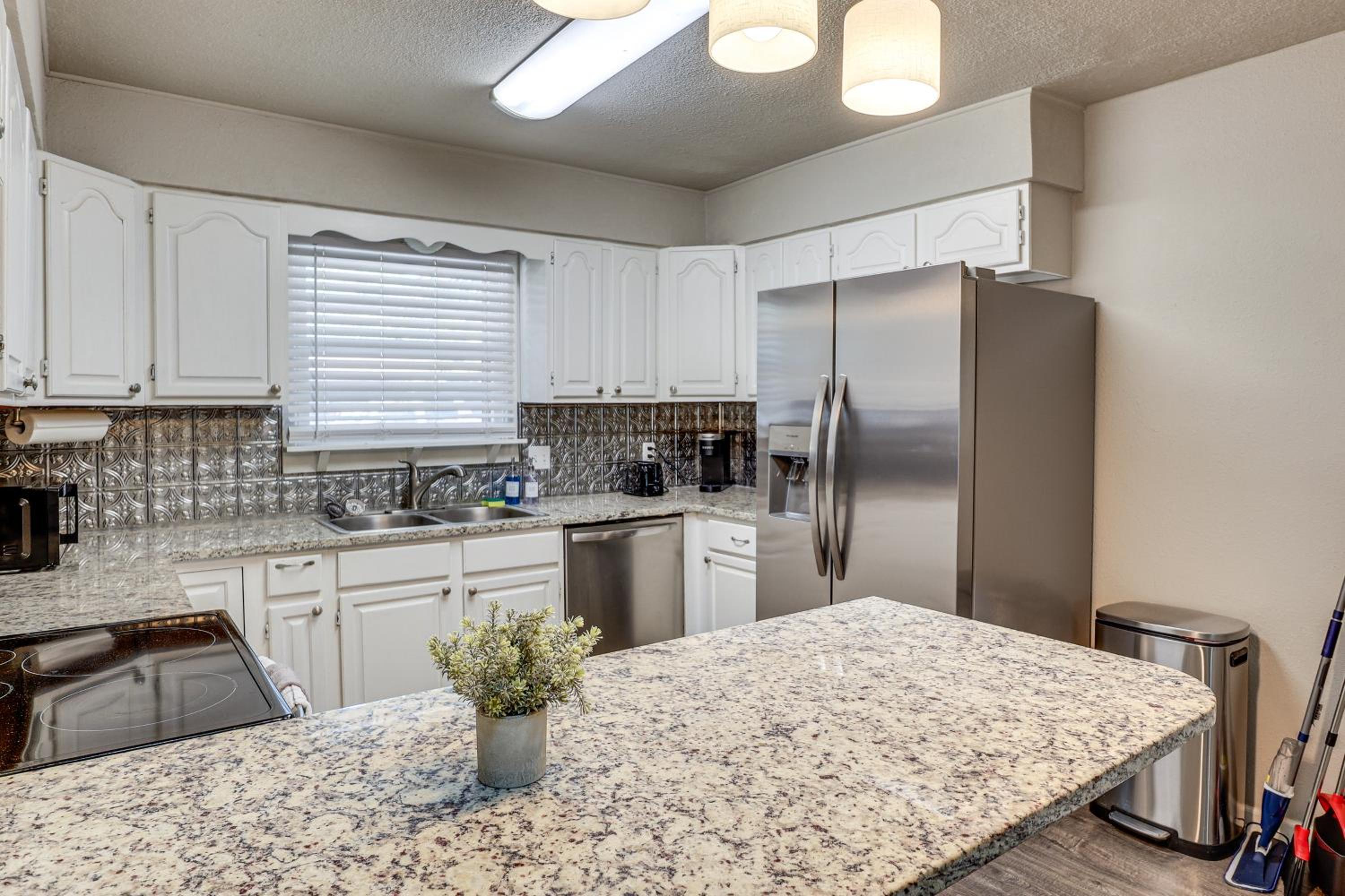 3 Mi to Texas Tech Cozy Home with Private Yard!