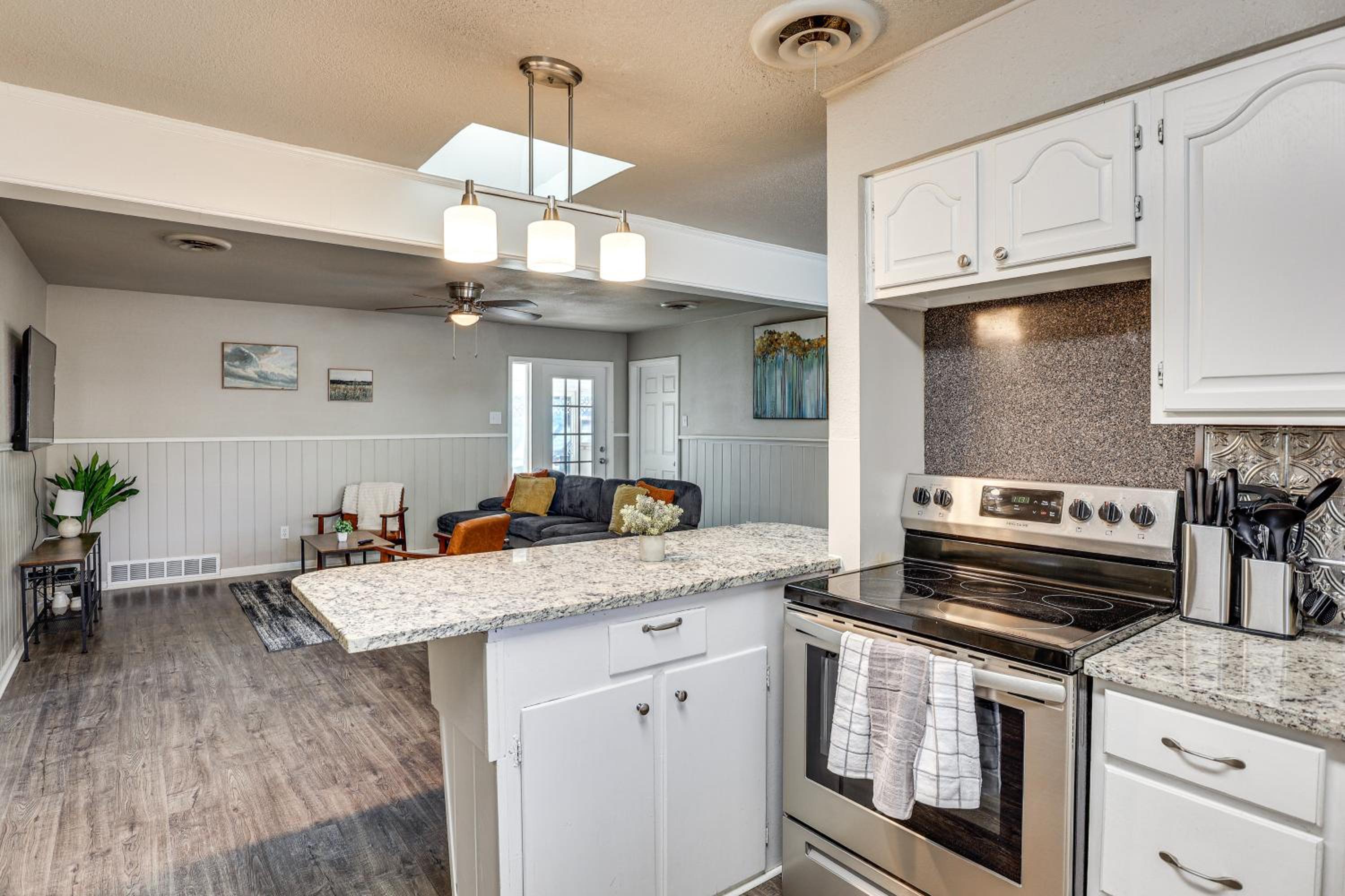 3 Mi to Texas Tech Cozy Home with Private Yard!