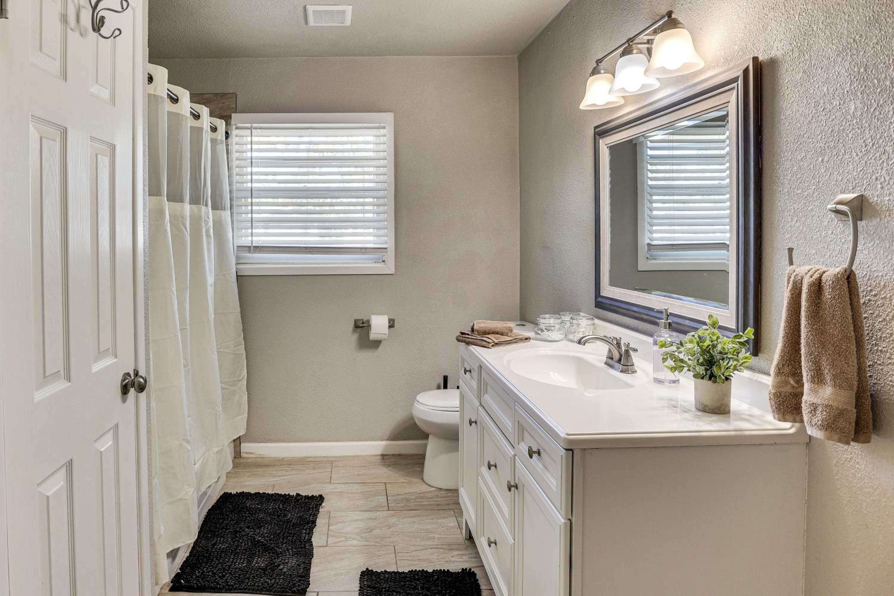 3 Mi to Texas Tech Cozy Home with Private Yard!