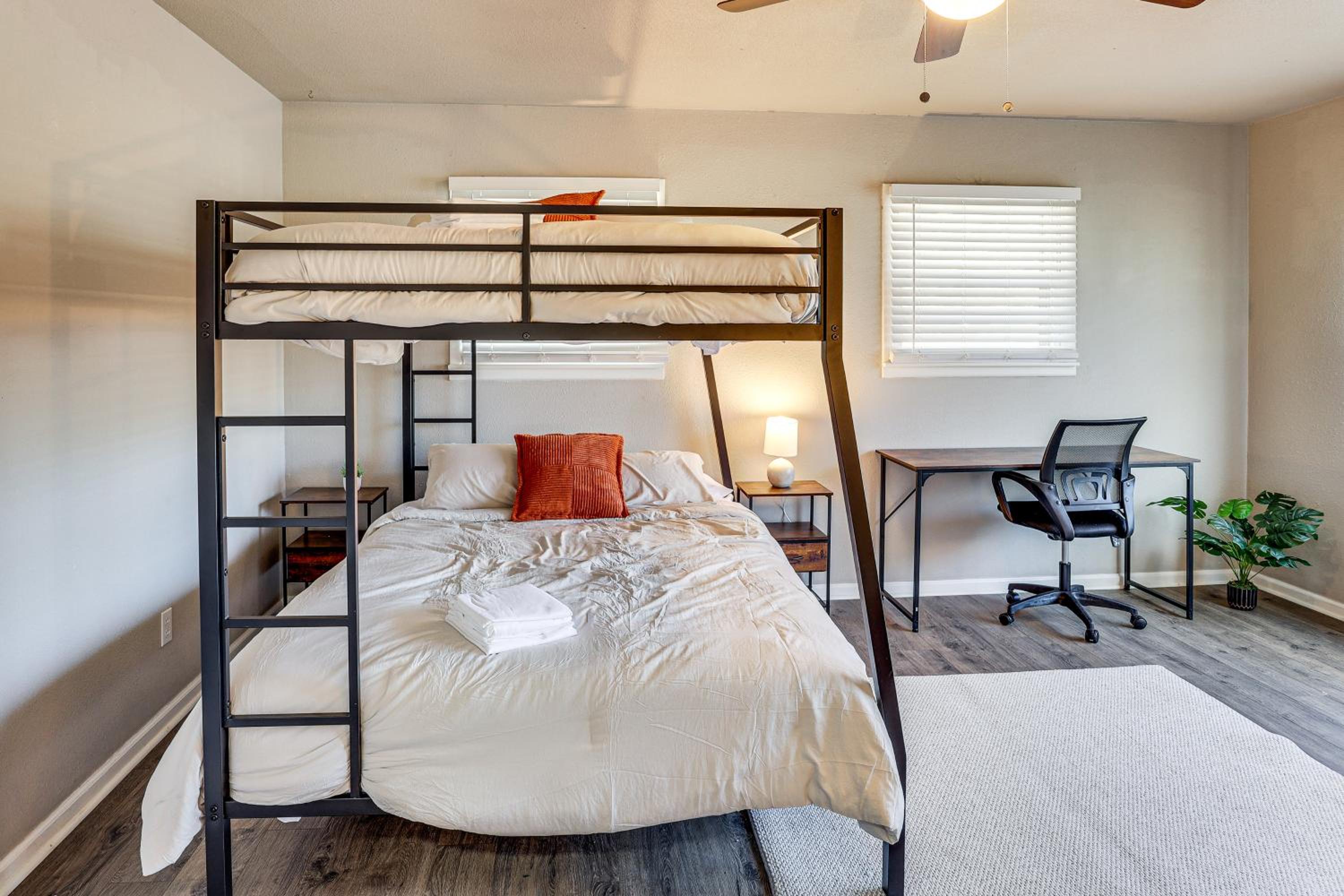 3 Mi to Texas Tech Cozy Home with Private Yard!