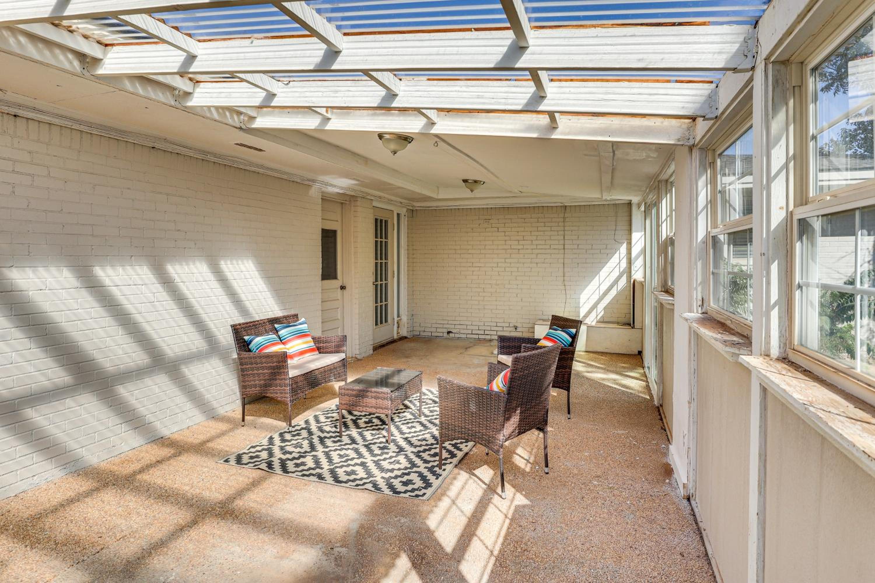 3 Mi to Texas Tech Cozy Home with Private Yard!