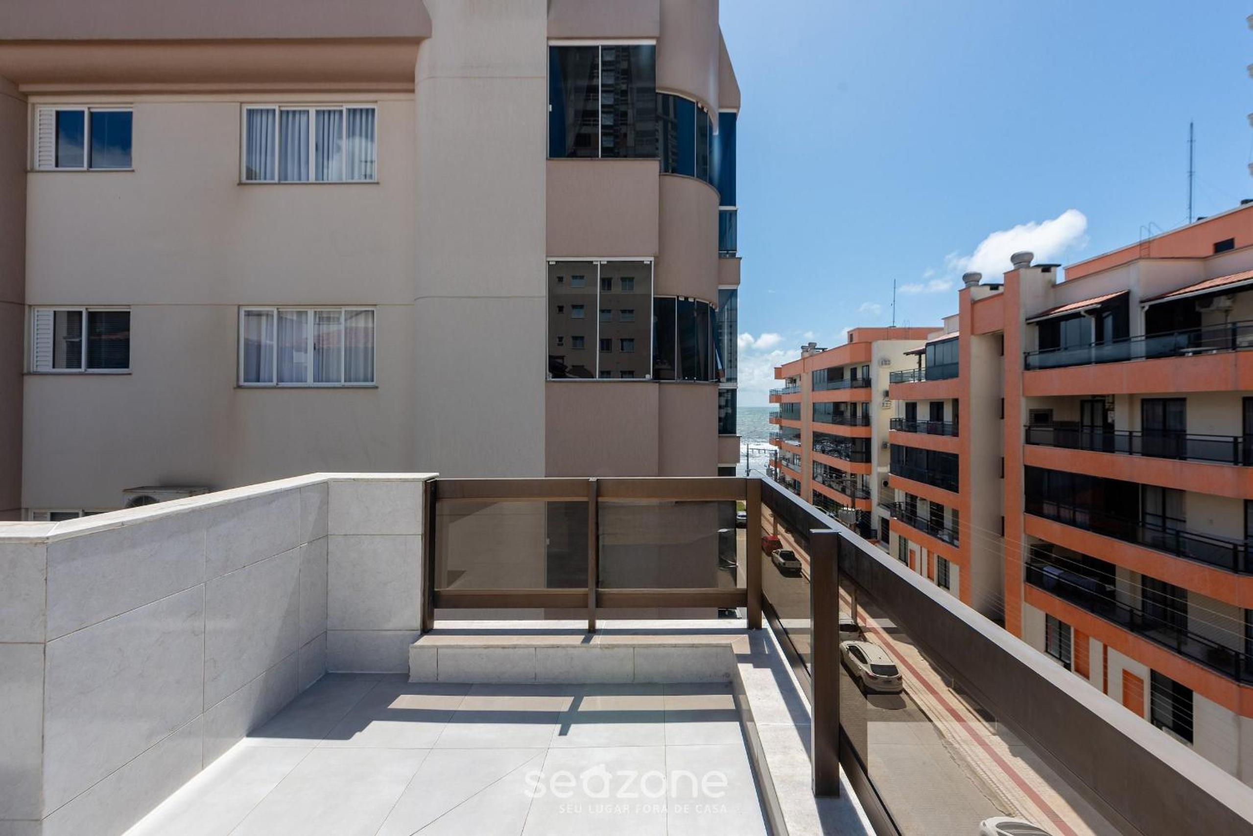 Penthouse w/ Hot Tub 60m from Beach PAT0402