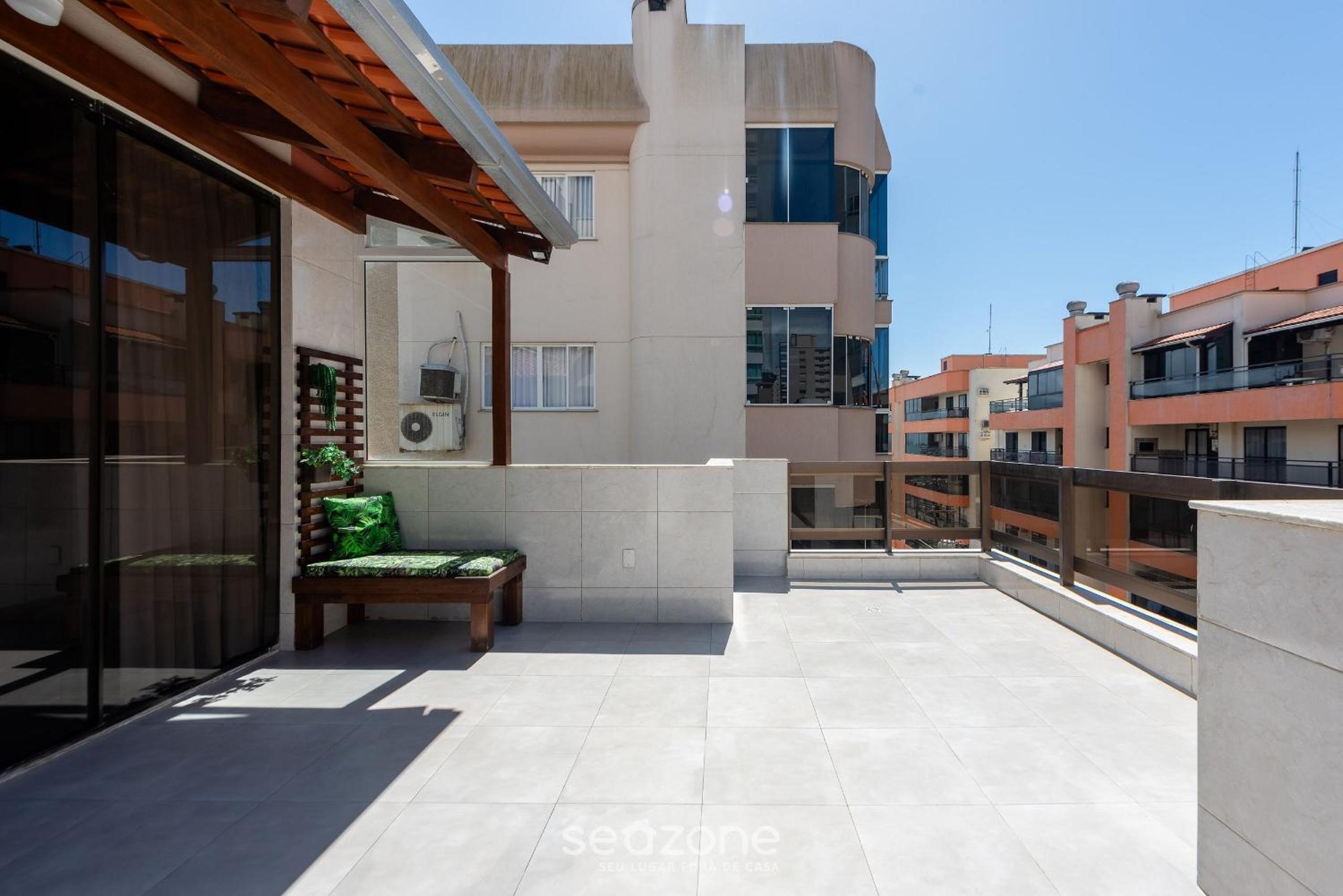 Penthouse w/ Hot Tub 60m from Beach PAT0402
