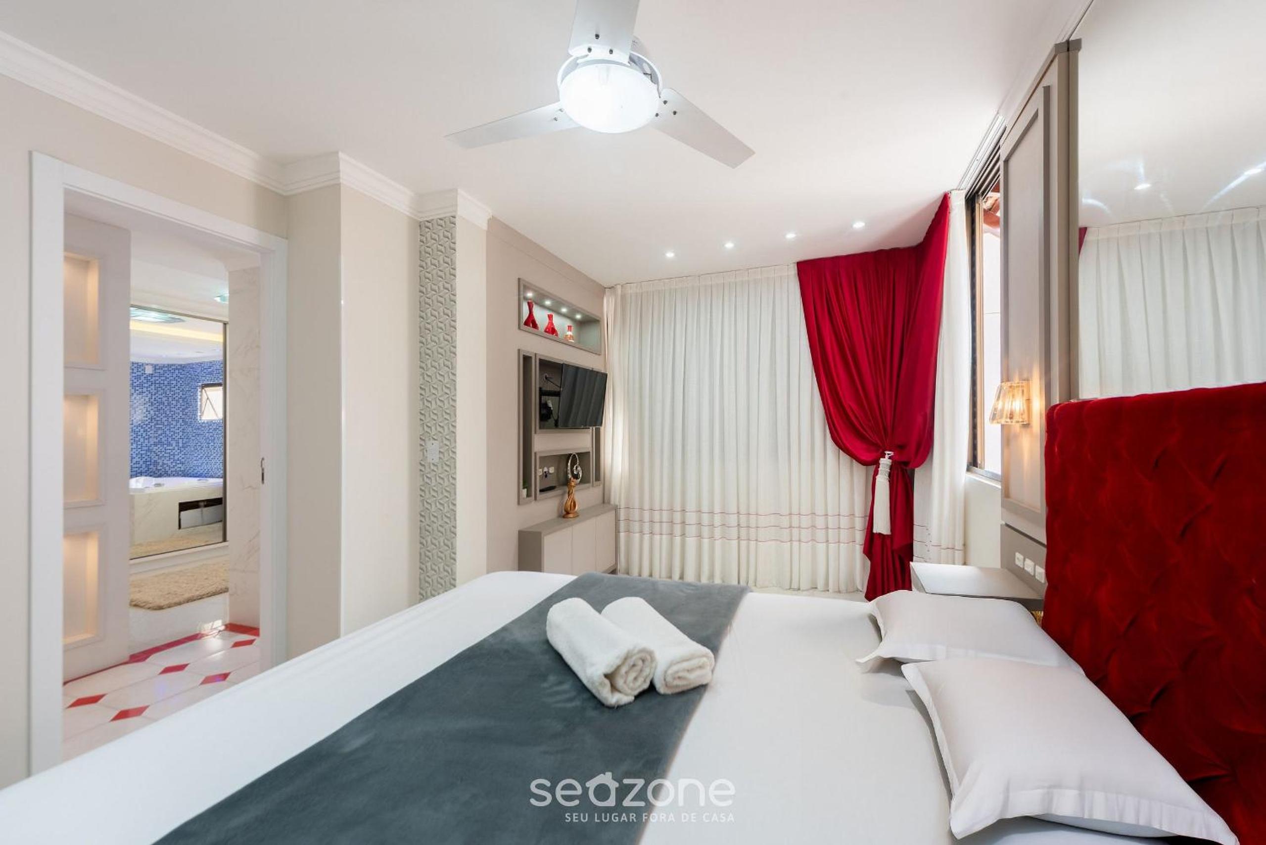 Penthouse w/ Hot Tub 60m from Beach PAT0402