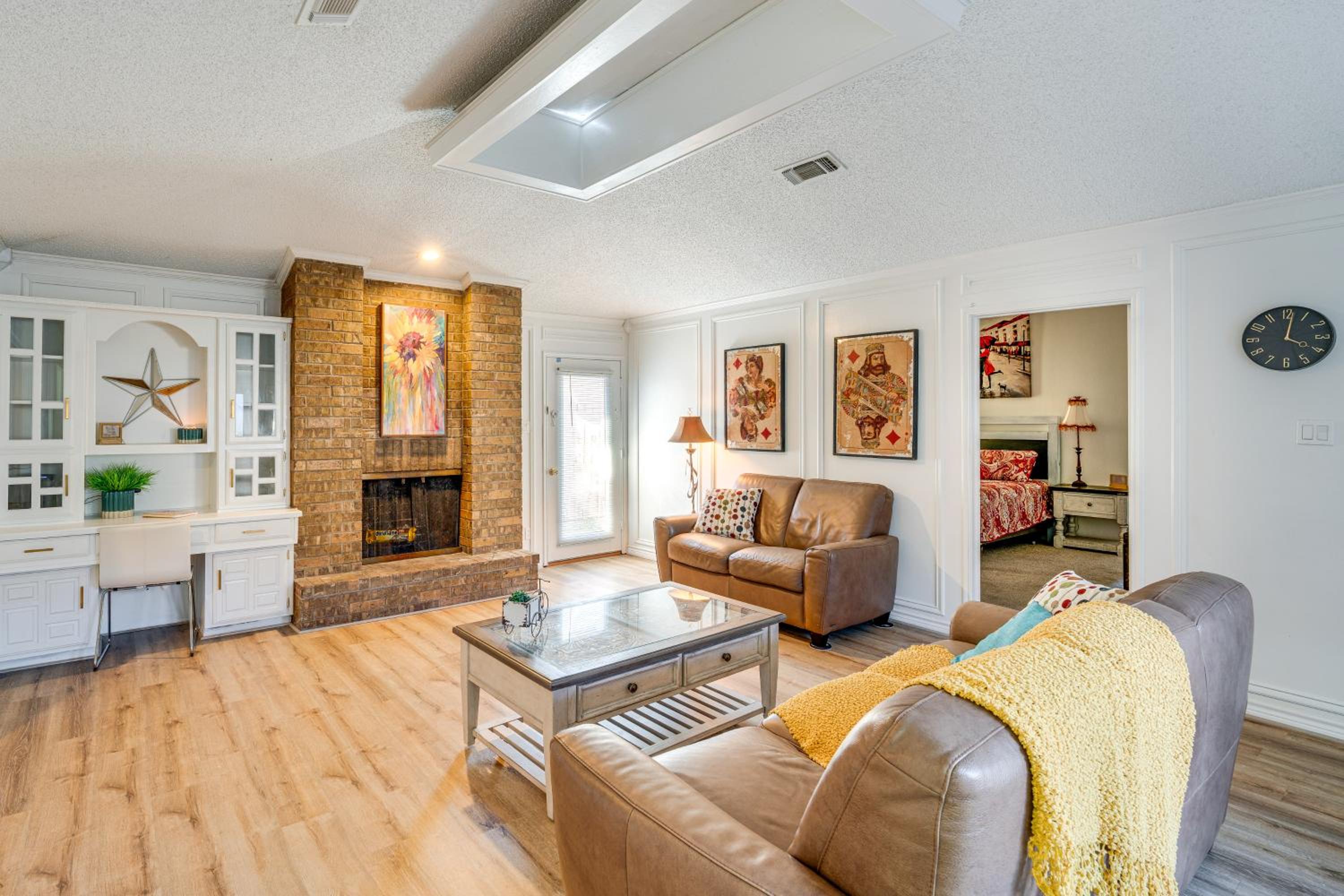 5 Mi to UT Dallas Family-Friendly Duplex with Patio