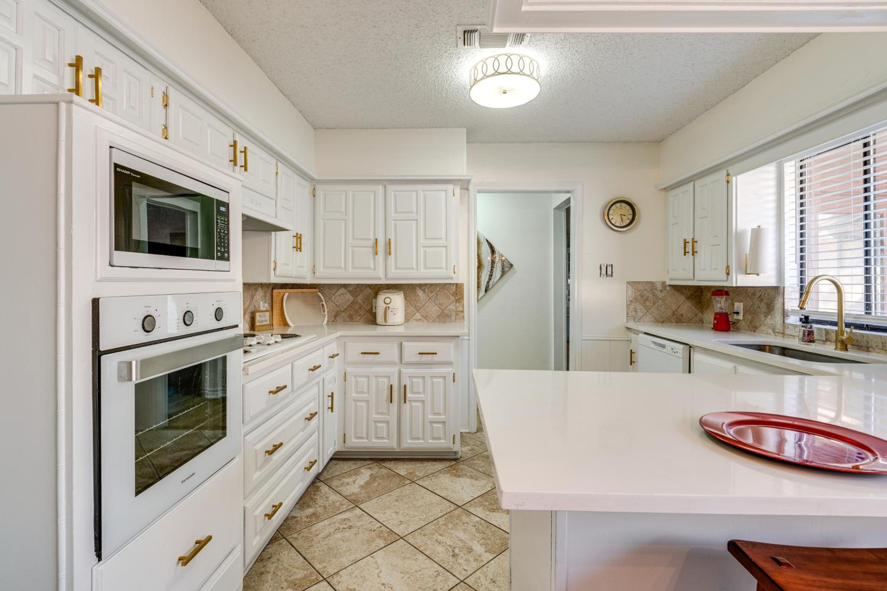 5 Mi to UT Dallas Family-Friendly Duplex with Patio