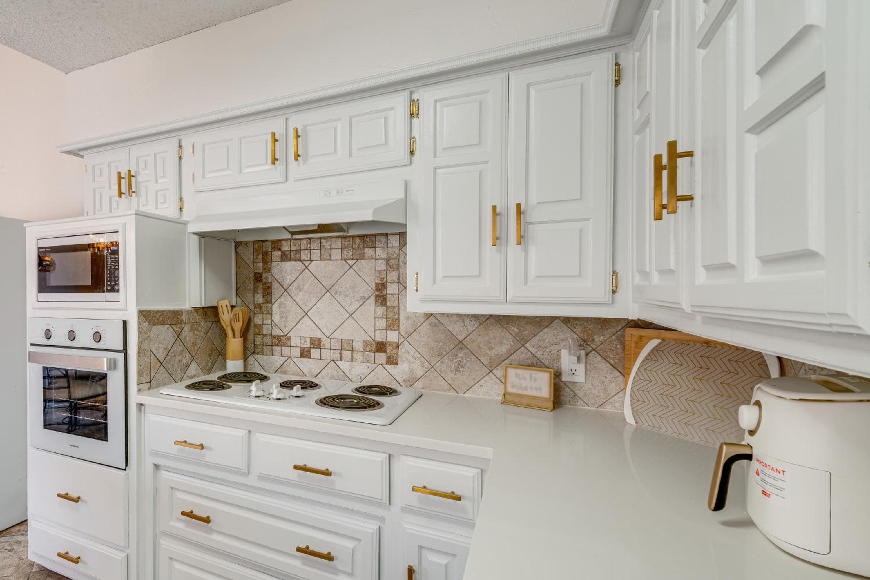 5 Mi to UT Dallas Family-Friendly Duplex with Patio