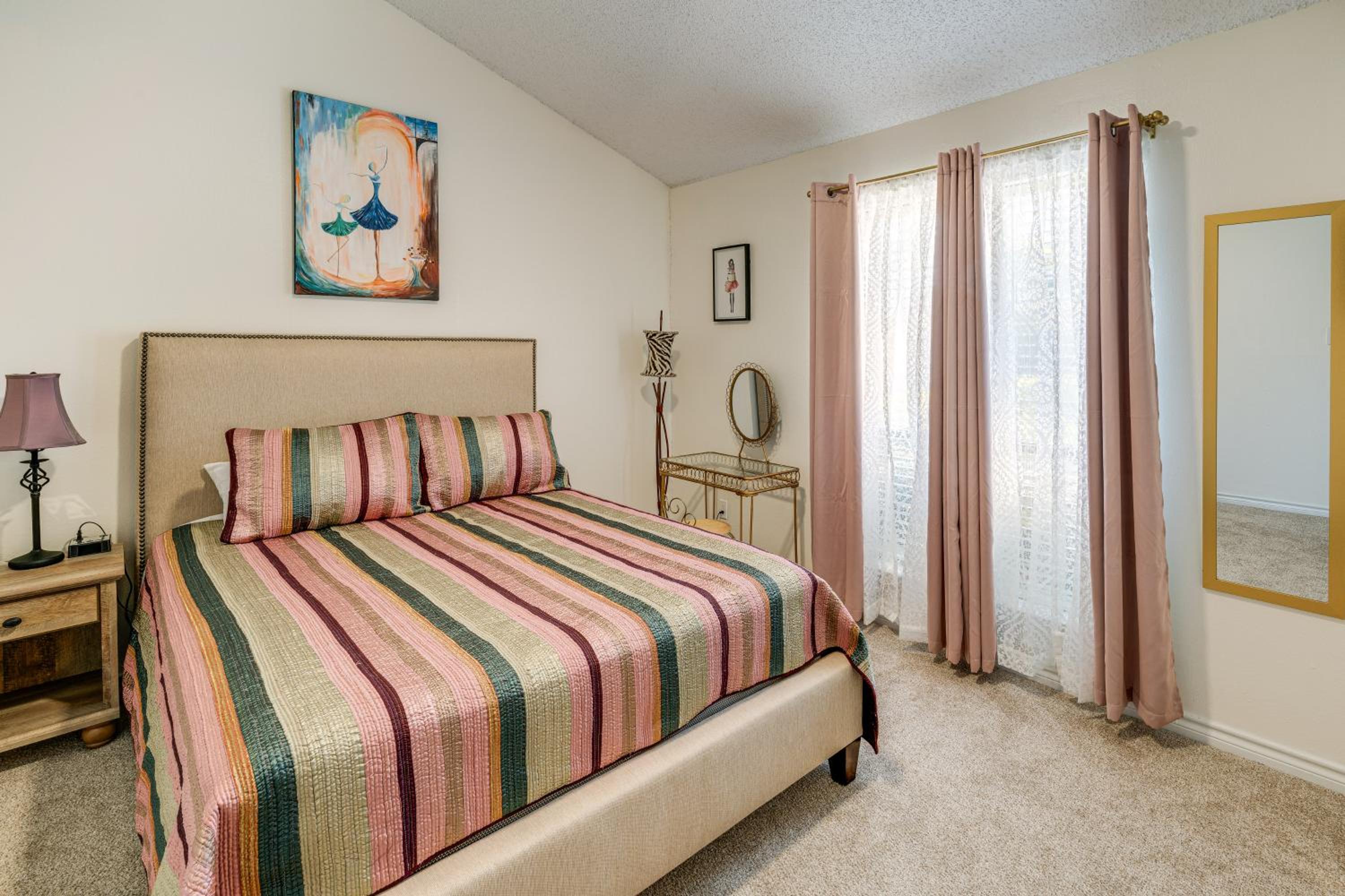 5 Mi to UT Dallas Family-Friendly Duplex with Patio