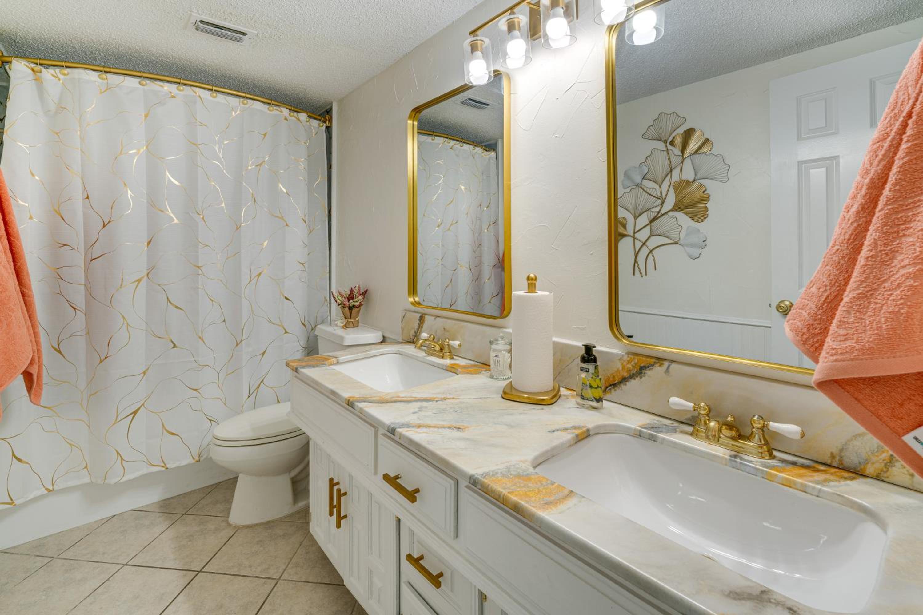 5 Mi to UT Dallas Family-Friendly Duplex with Patio
