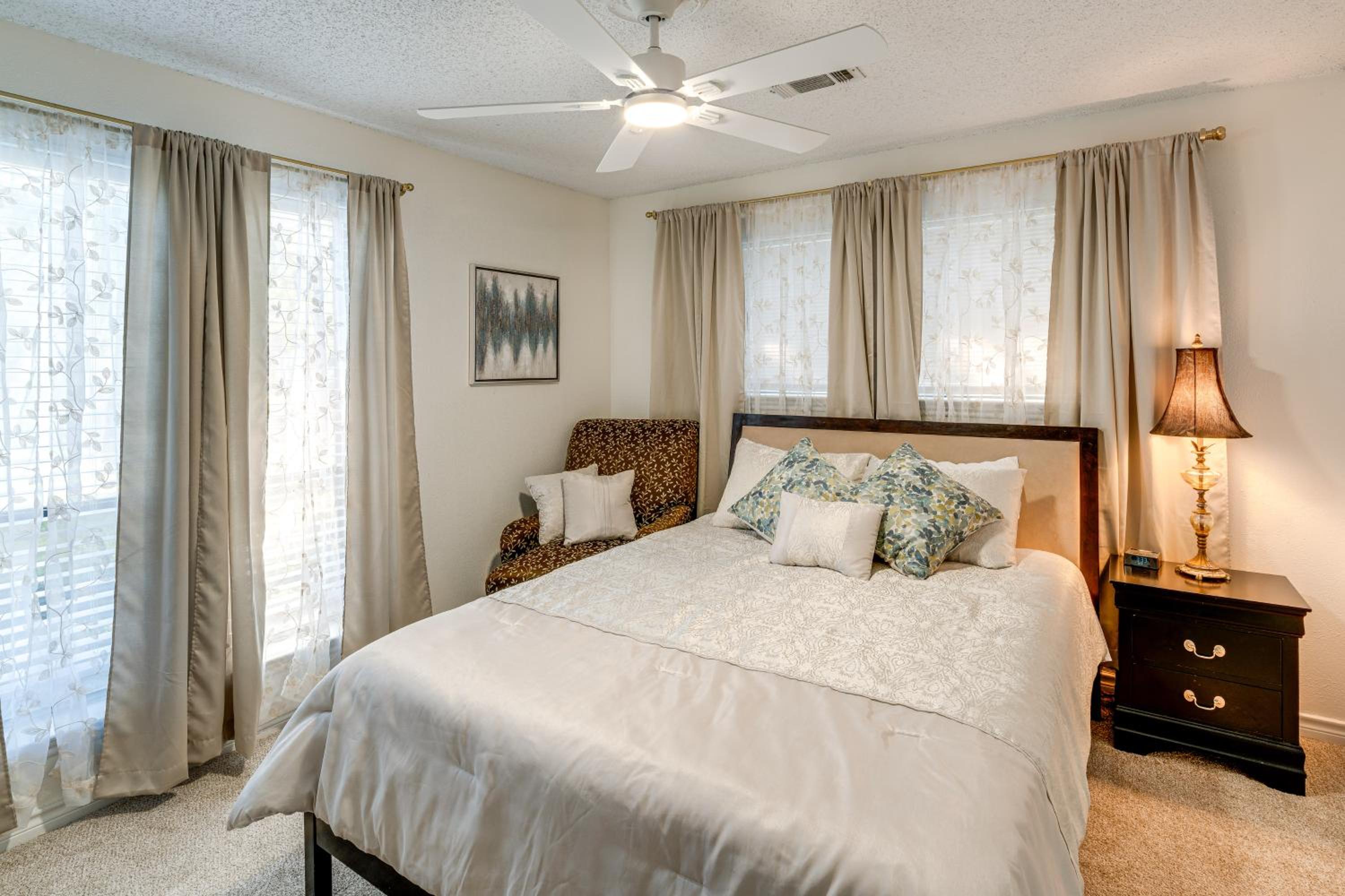 5 Mi to UT Dallas Family-Friendly Duplex with Patio