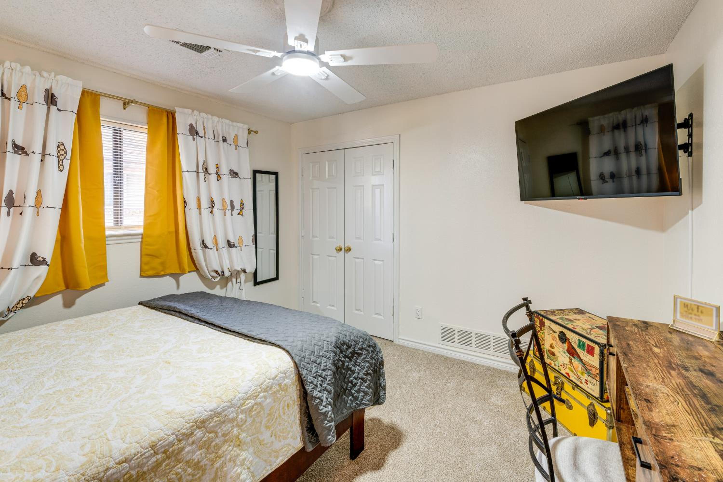 5 Mi to UT Dallas Family-Friendly Duplex with Patio