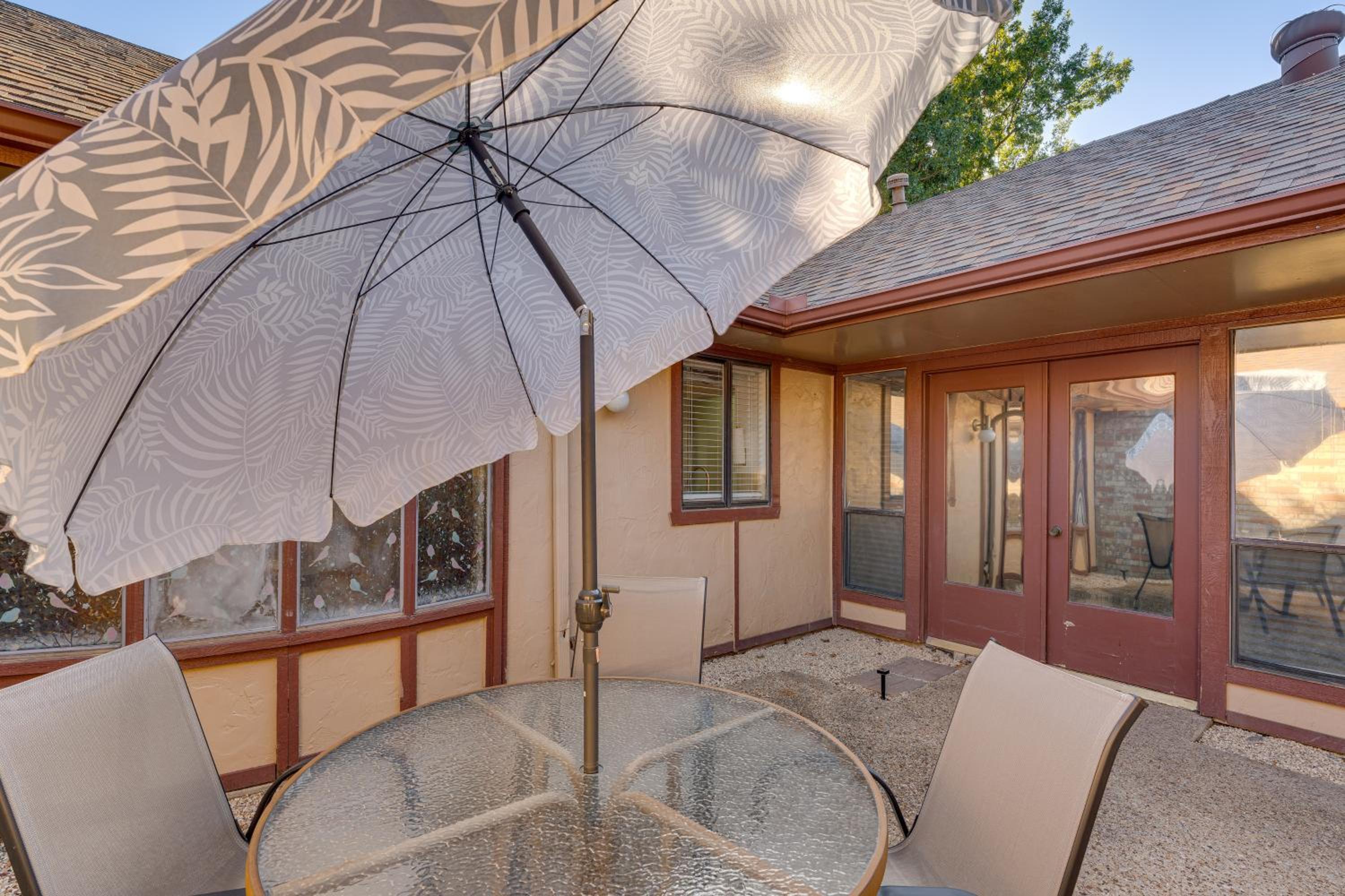 5 Mi to UT Dallas Family-Friendly Duplex with Patio