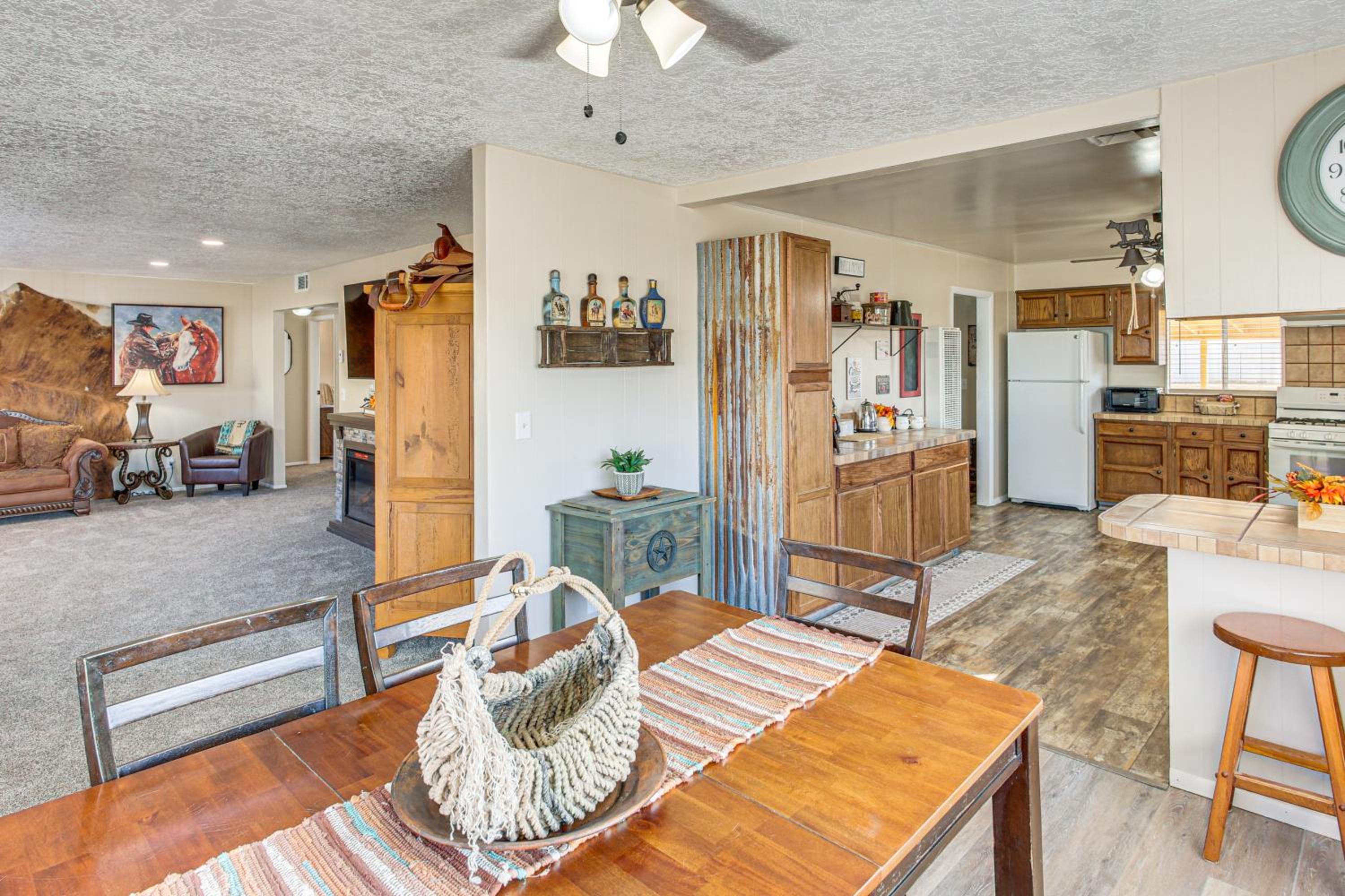 On 17-Acre Lot with Barn and Patio Rural Aztec Home