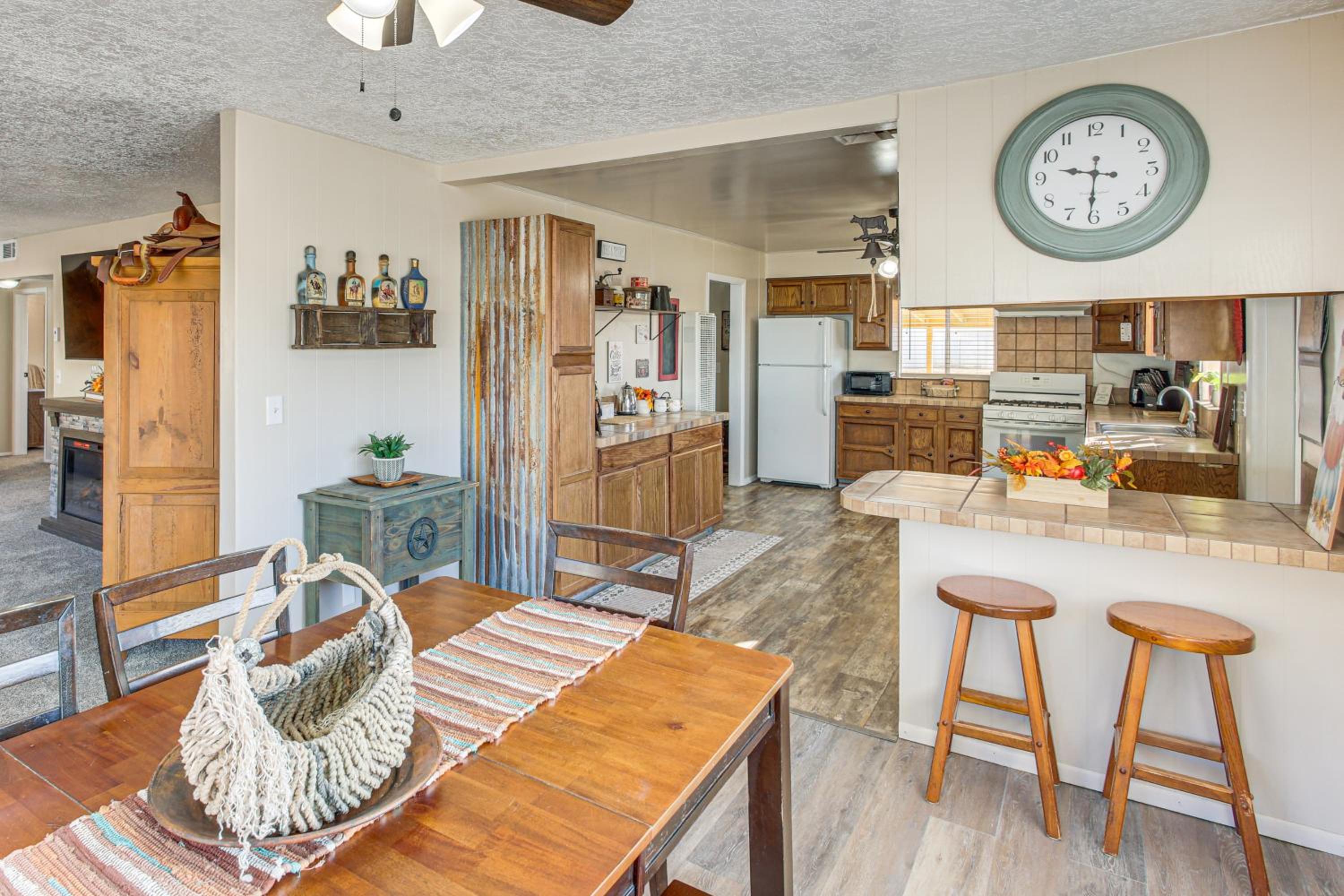 On 17-Acre Lot with Barn and Patio Rural Aztec Home