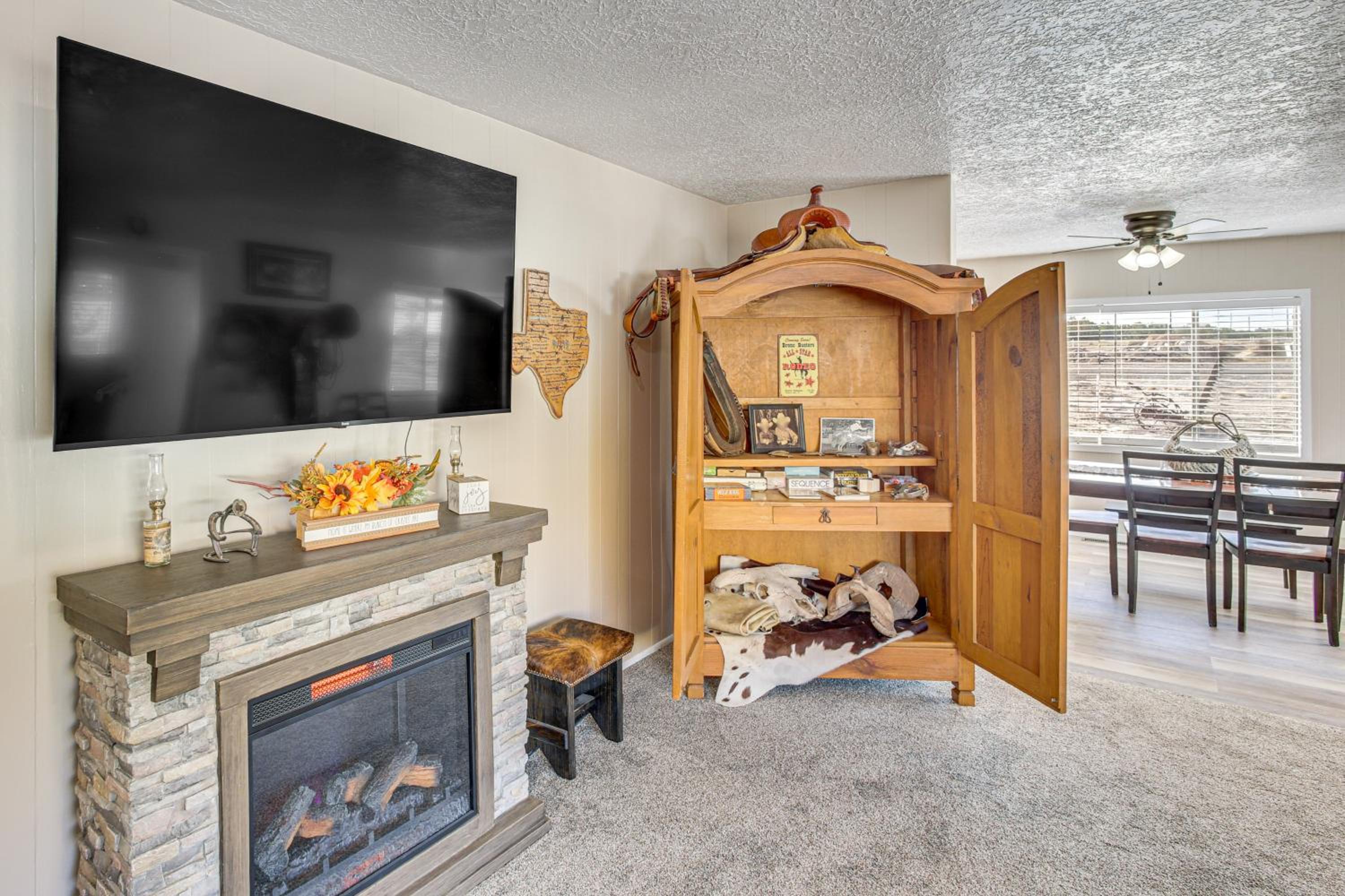 On 17-Acre Lot with Barn and Patio Rural Aztec Home