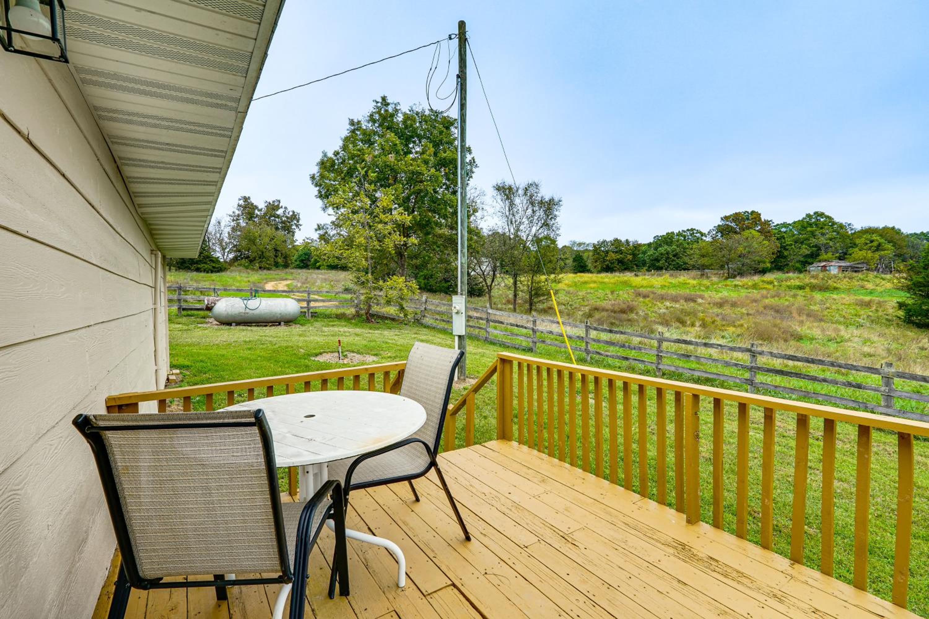 Dog-Friendly Cabin with Yard Near Auxvasse Creek!