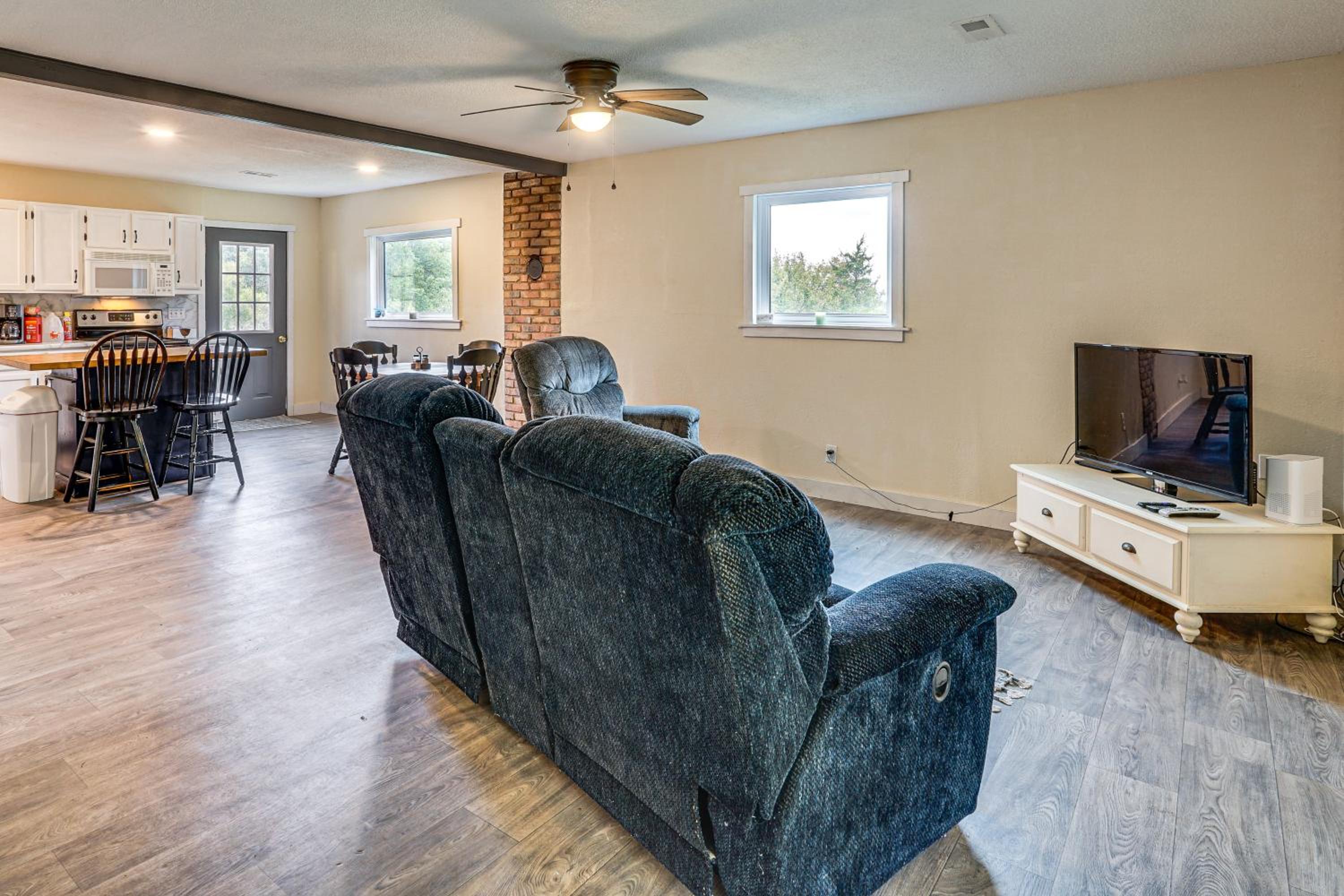 Dog-Friendly Cabin with Yard Near Auxvasse Creek!