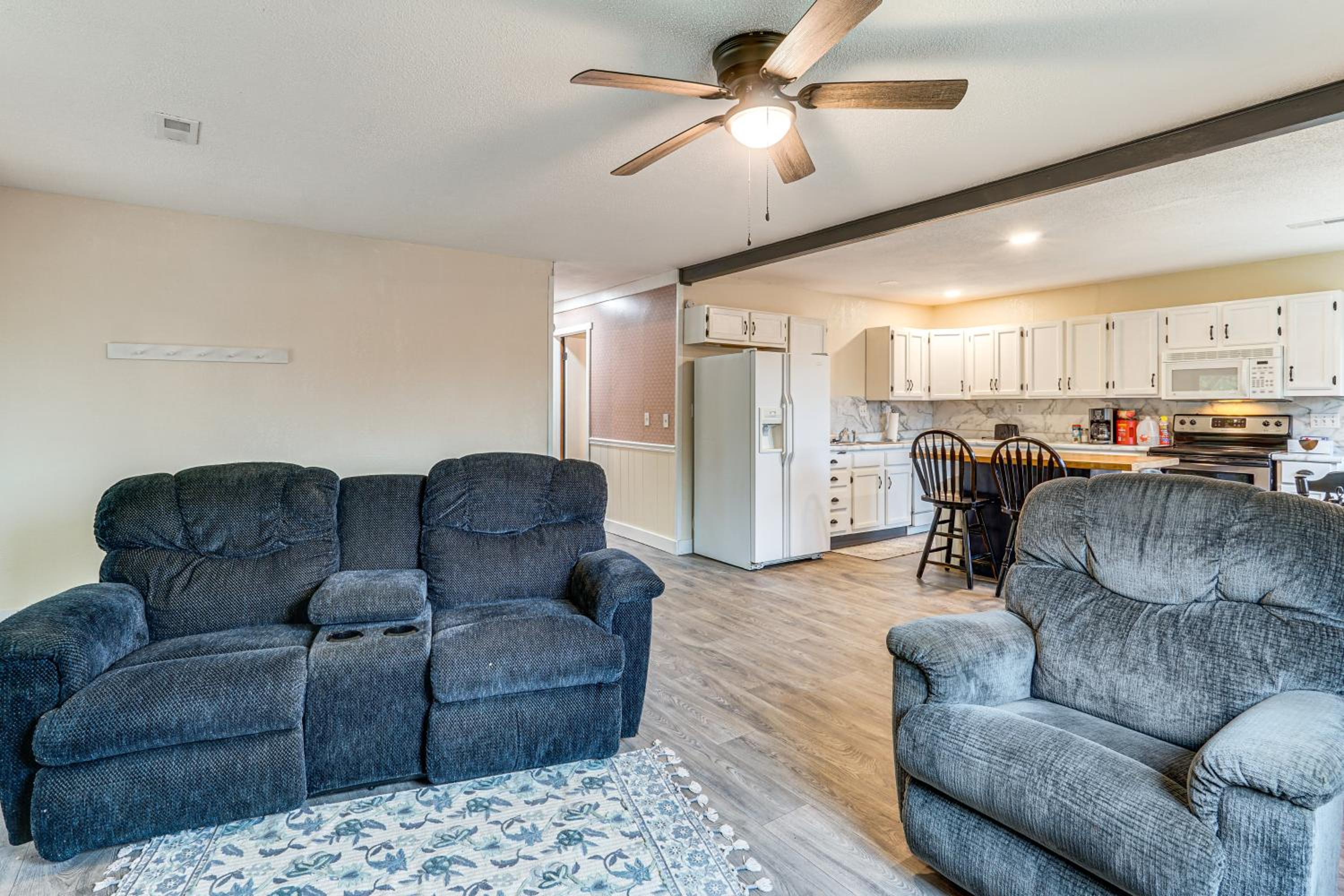 Dog-Friendly Cabin with Yard Near Auxvasse Creek!
