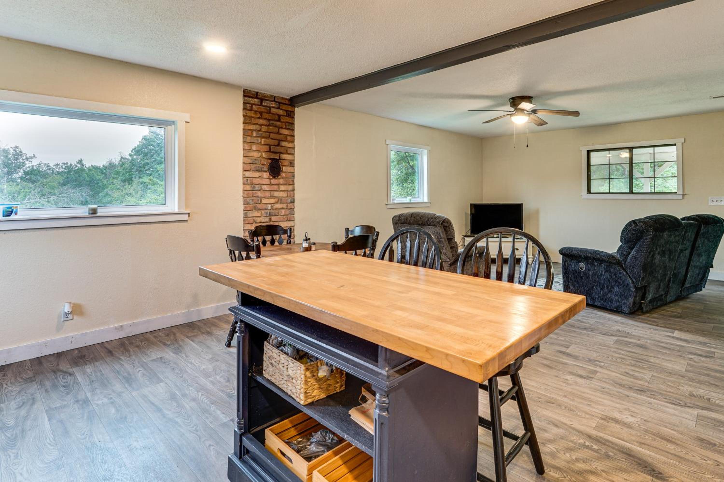 Dog-Friendly Cabin with Yard Near Auxvasse Creek!