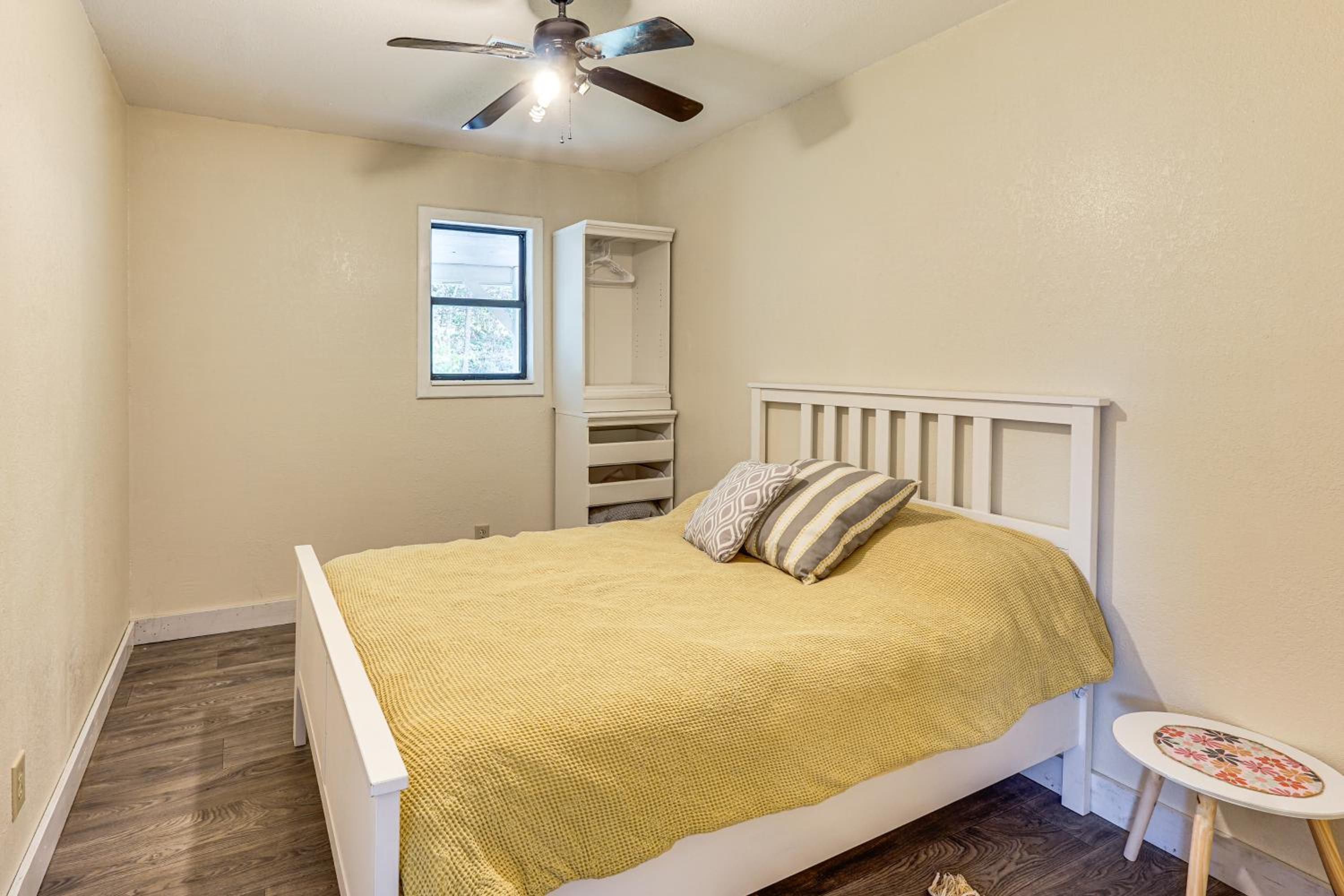 Dog-Friendly Cabin with Yard Near Auxvasse Creek!