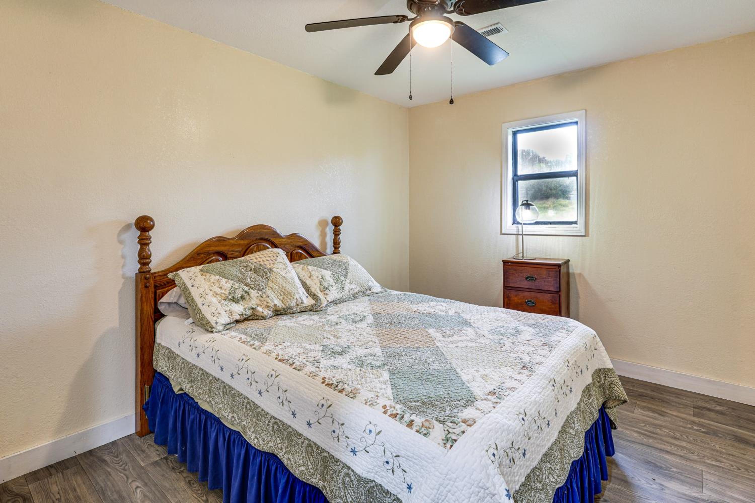 Dog-Friendly Cabin with Yard Near Auxvasse Creek!