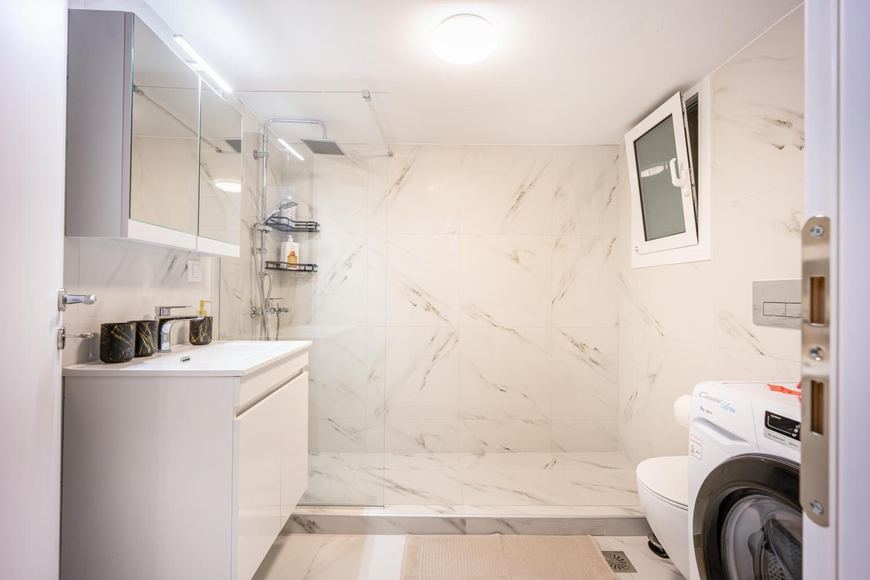 Stylish Luxury Getaway 3BR Apartment 115m