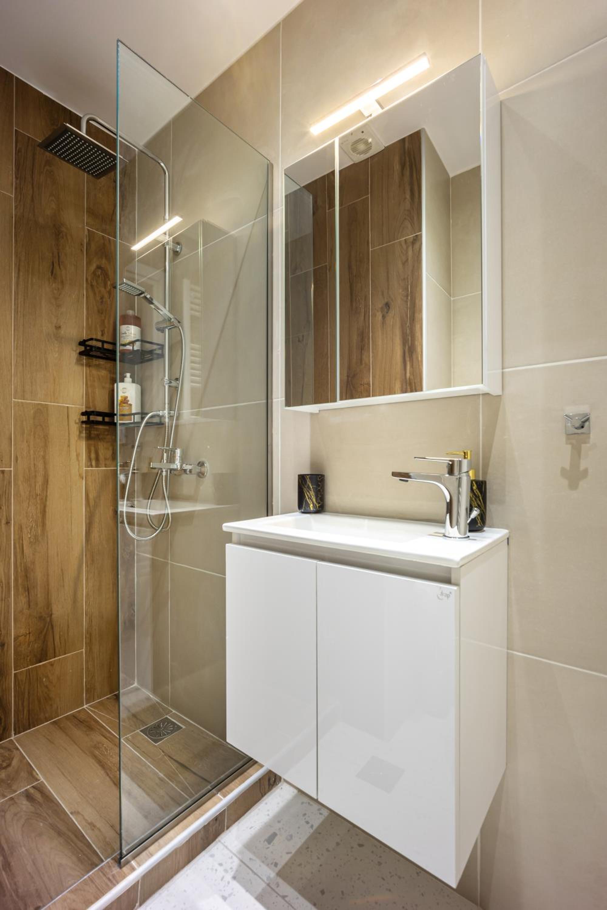 Stylish Luxury Getaway 3BR Apartment 115m