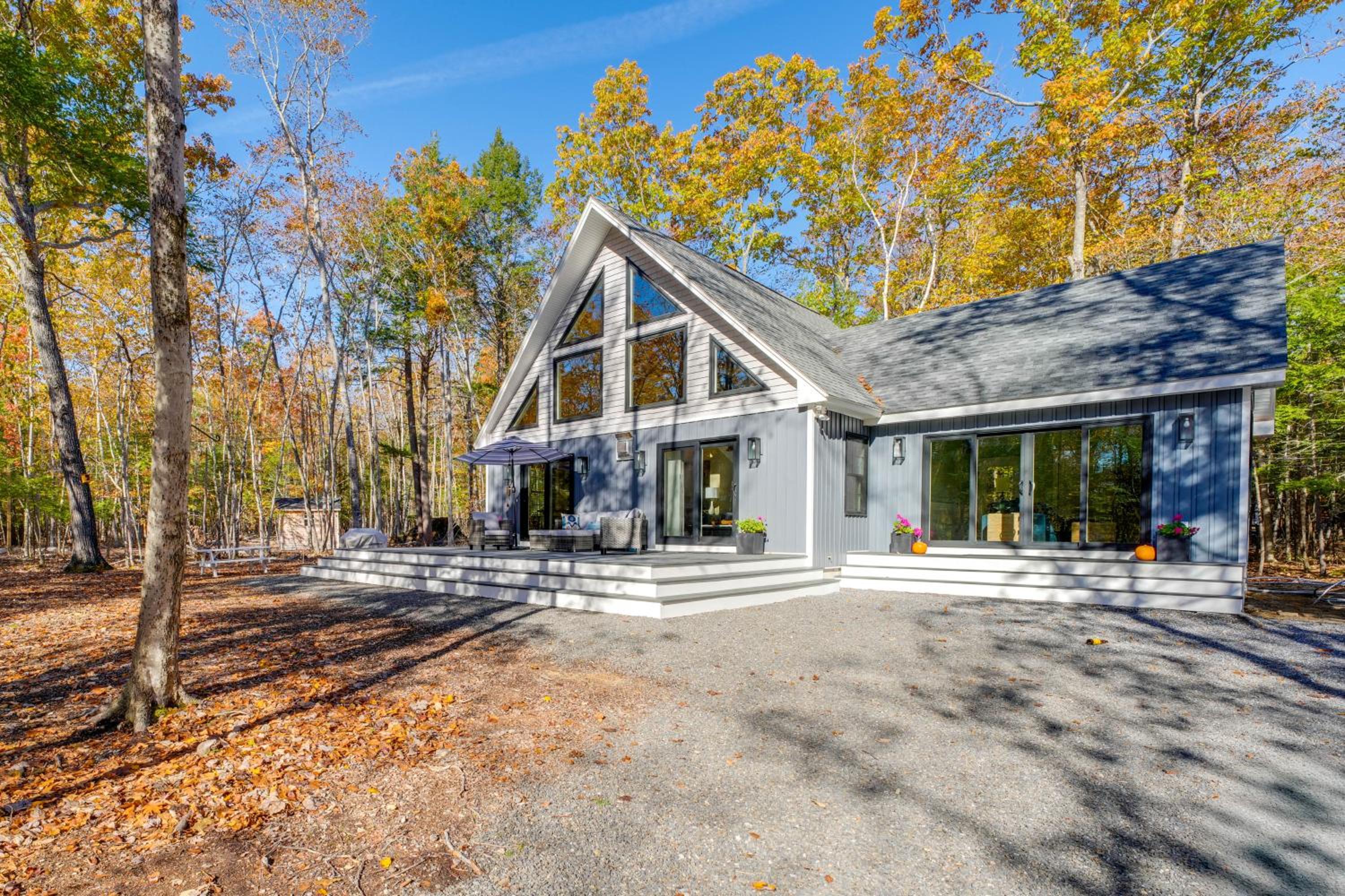 Beaches, Golf and More Family Home on Frye Island!