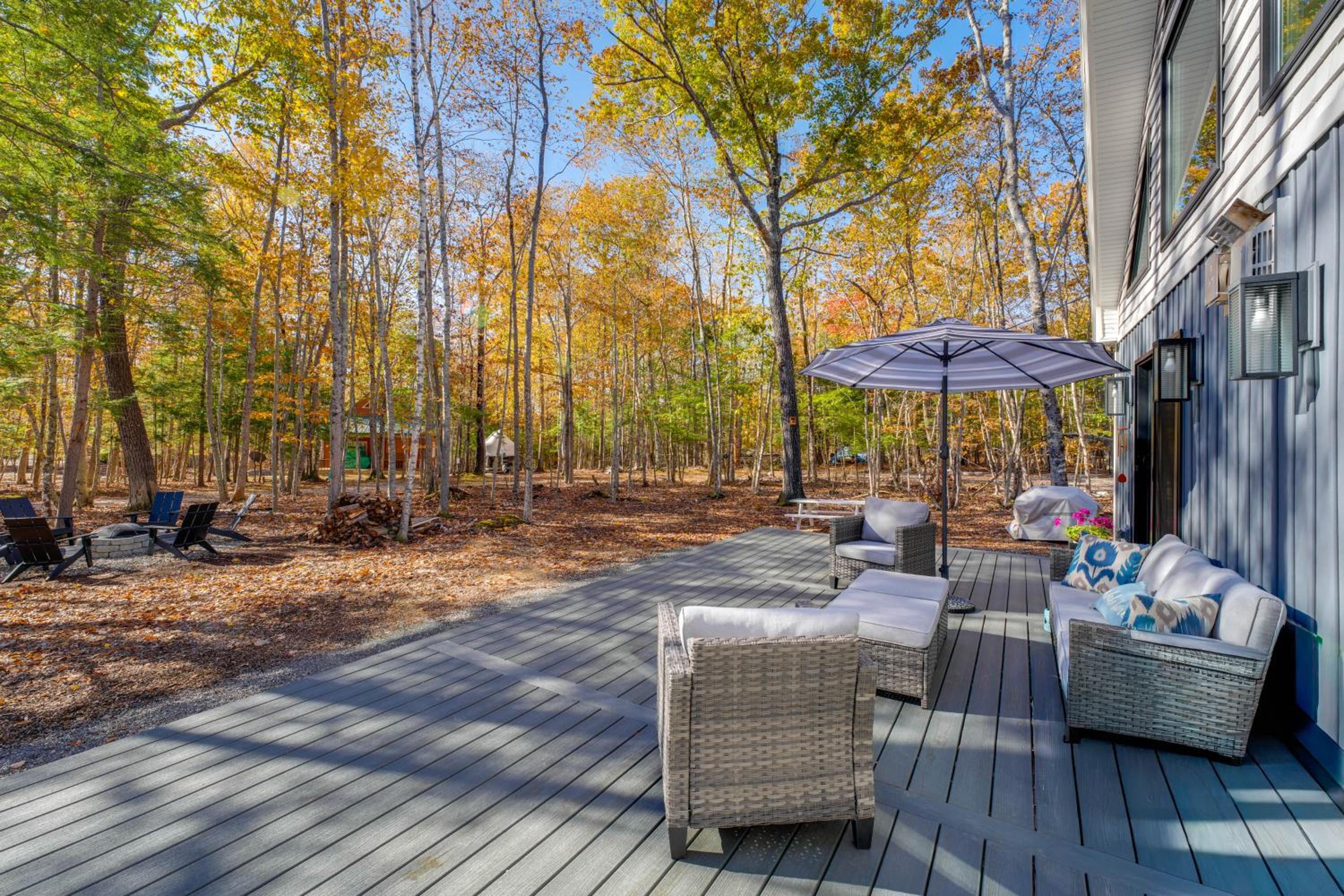 Beaches, Golf and More Family Home on Frye Island!