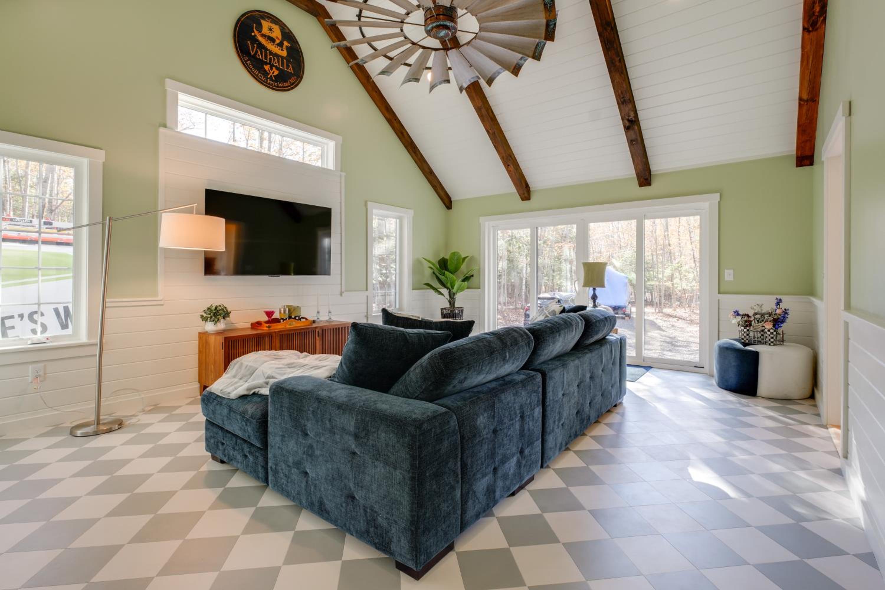 Beaches, Golf and More Family Home on Frye Island!
