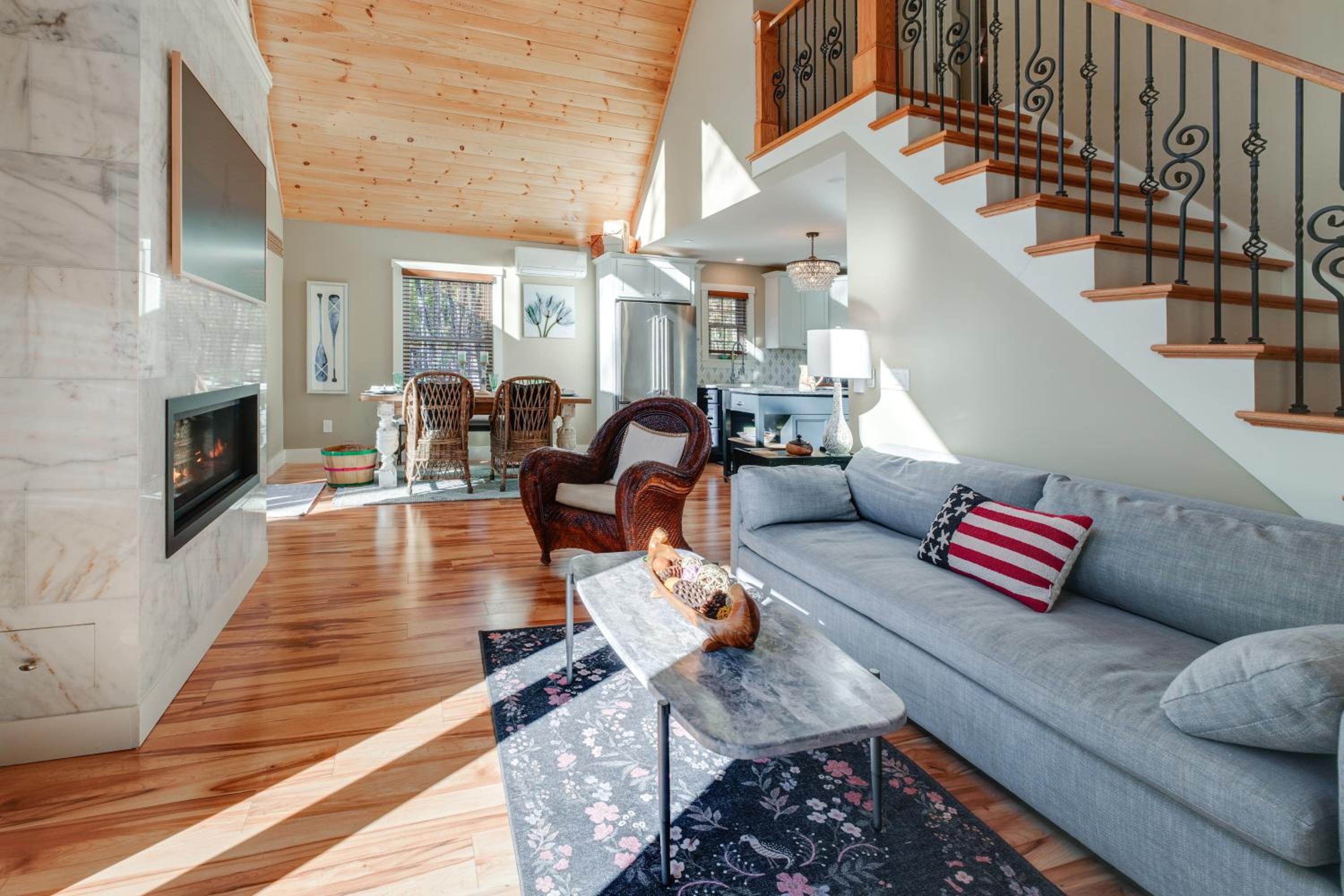 Beaches, Golf and More Family Home on Frye Island!