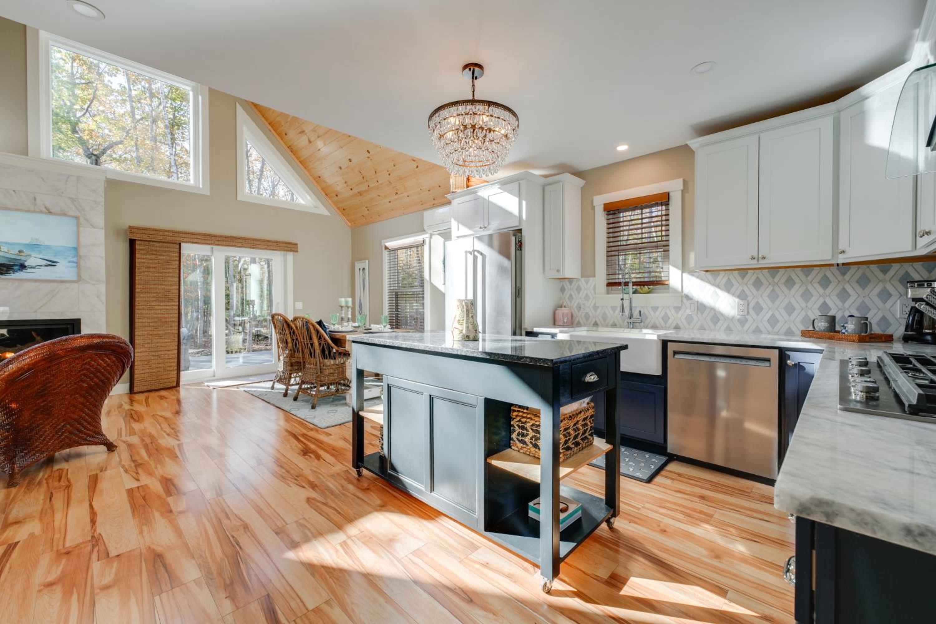 Beaches, Golf and More Family Home on Frye Island!