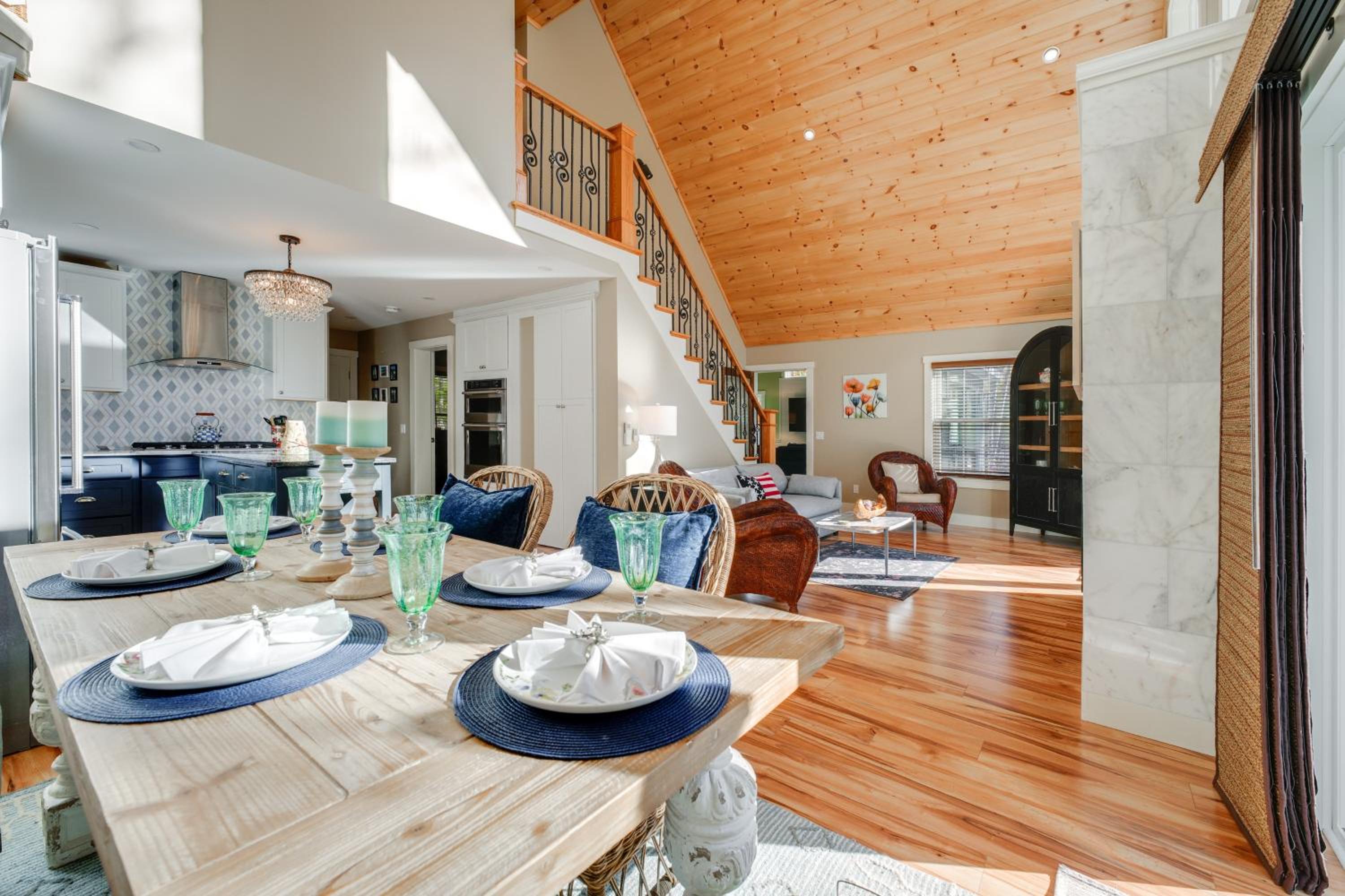 Beaches, Golf and More Family Home on Frye Island!
