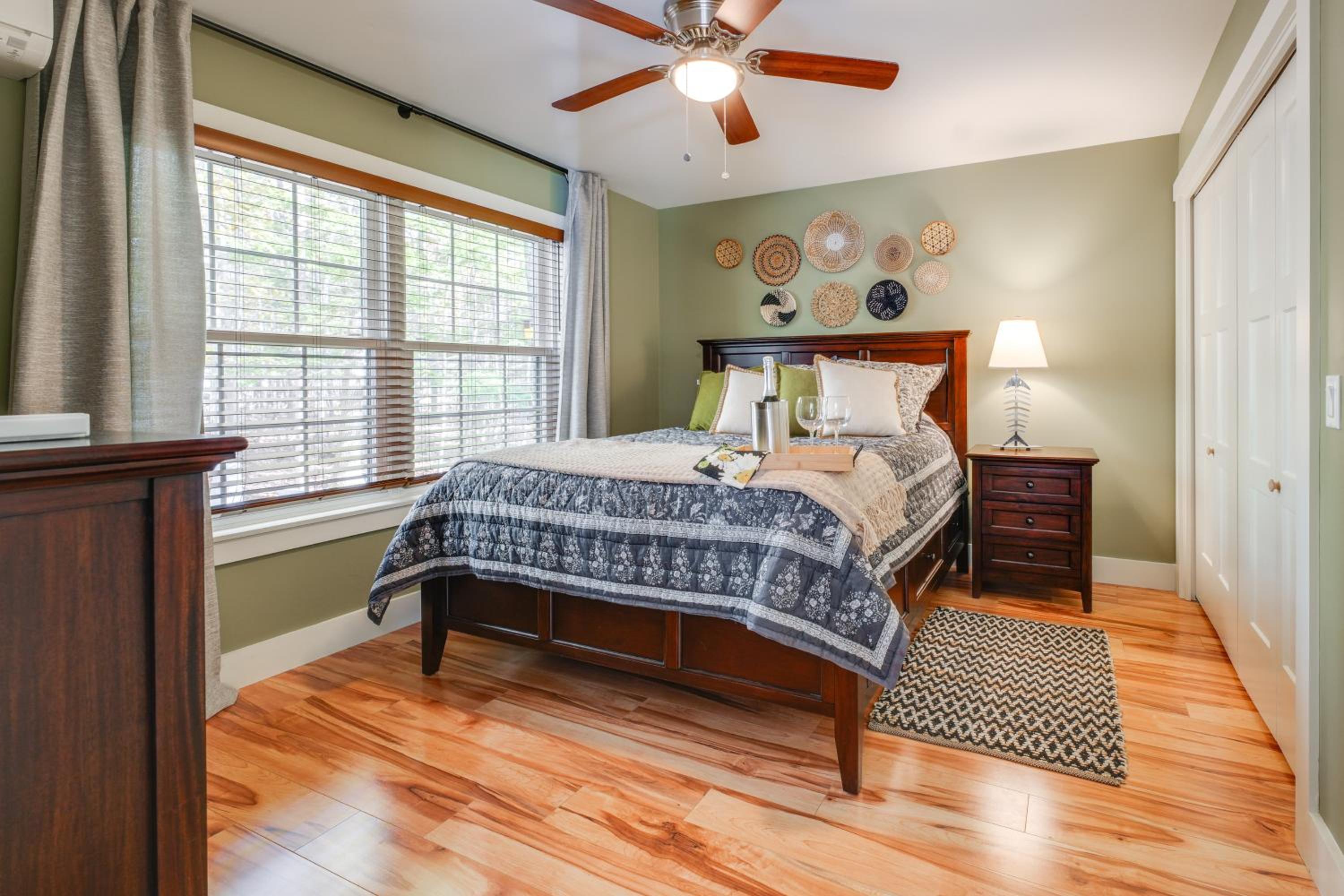 Beaches, Golf and More Family Home on Frye Island!