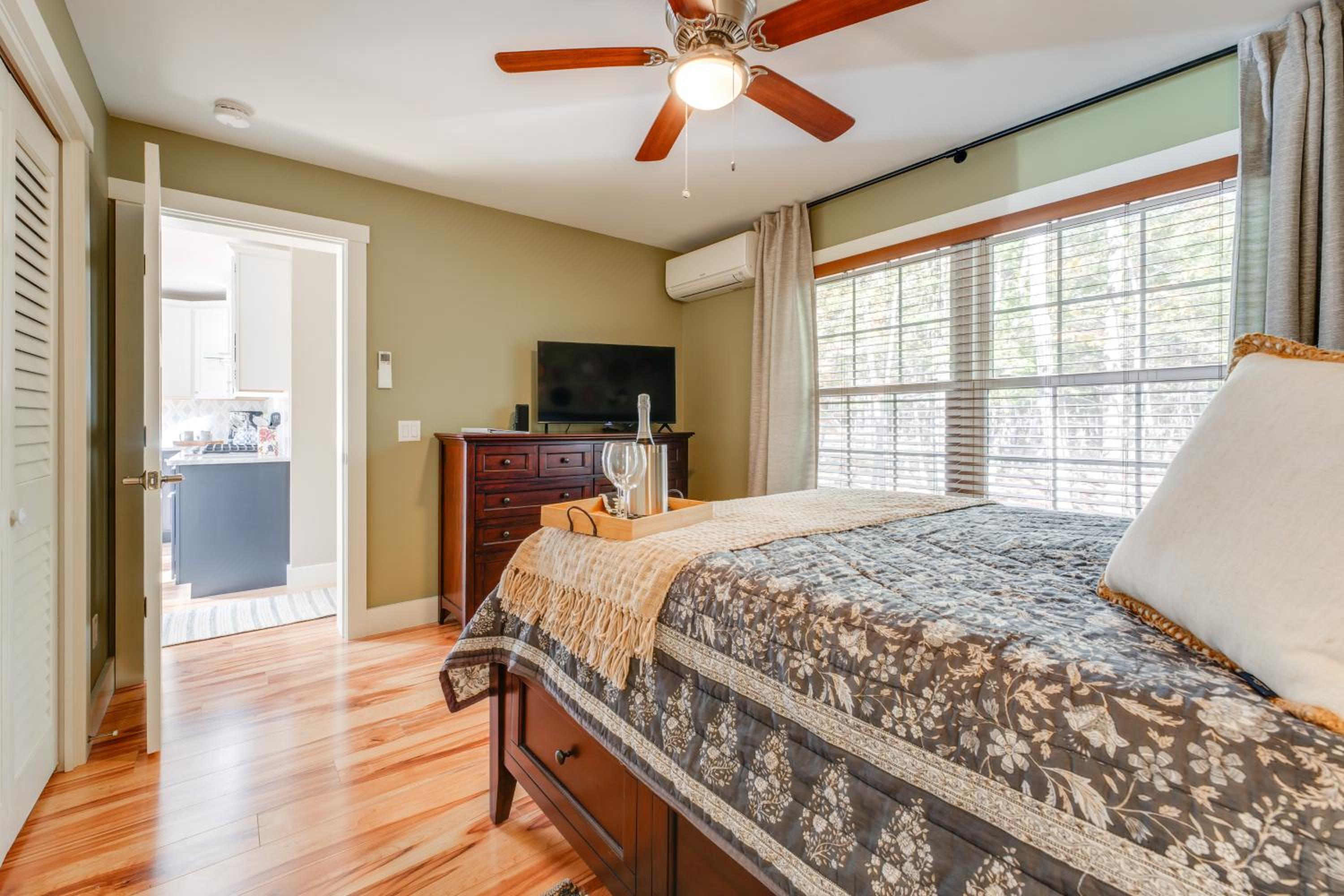 Beaches, Golf and More Family Home on Frye Island!
