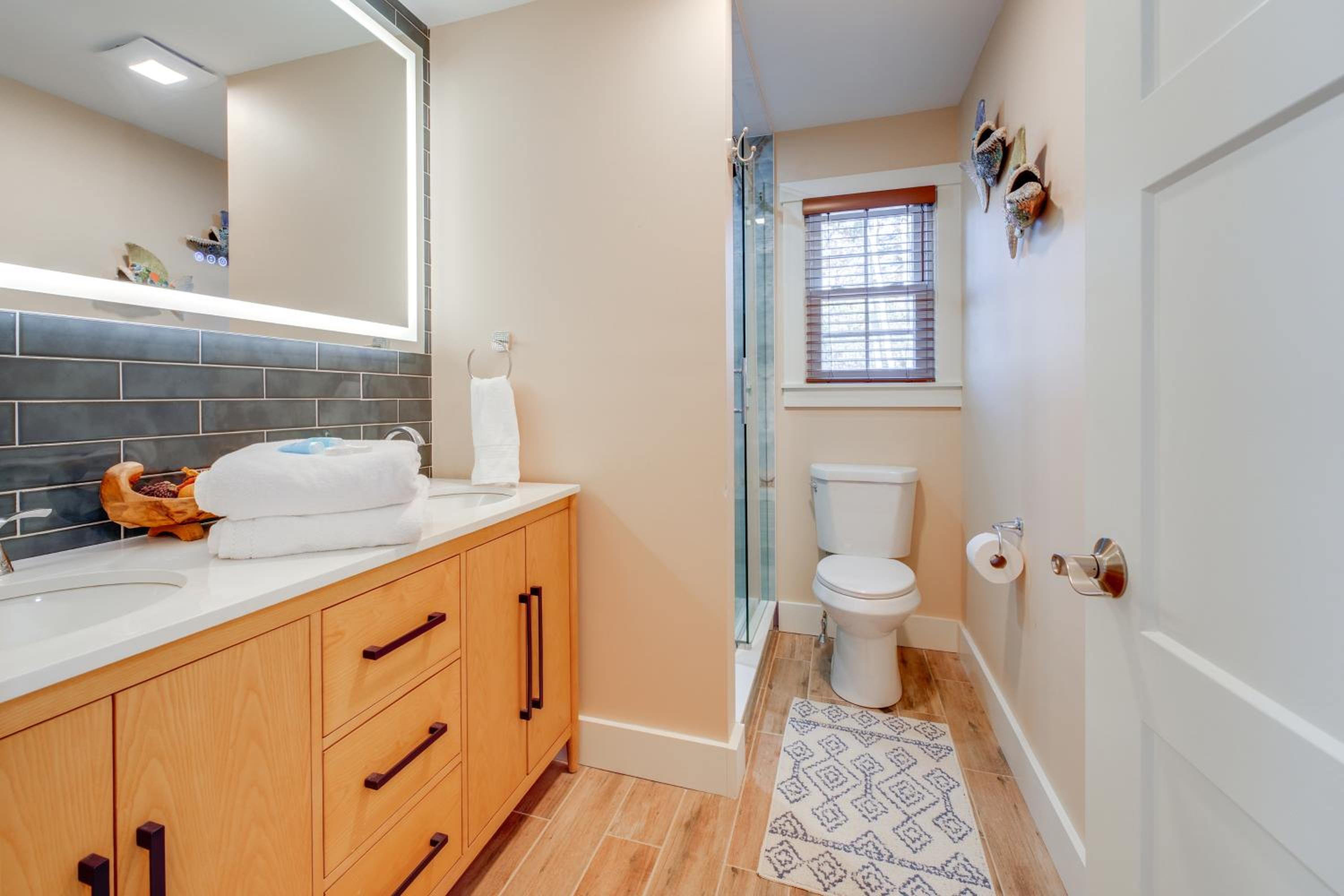 Beaches, Golf and More Family Home on Frye Island!