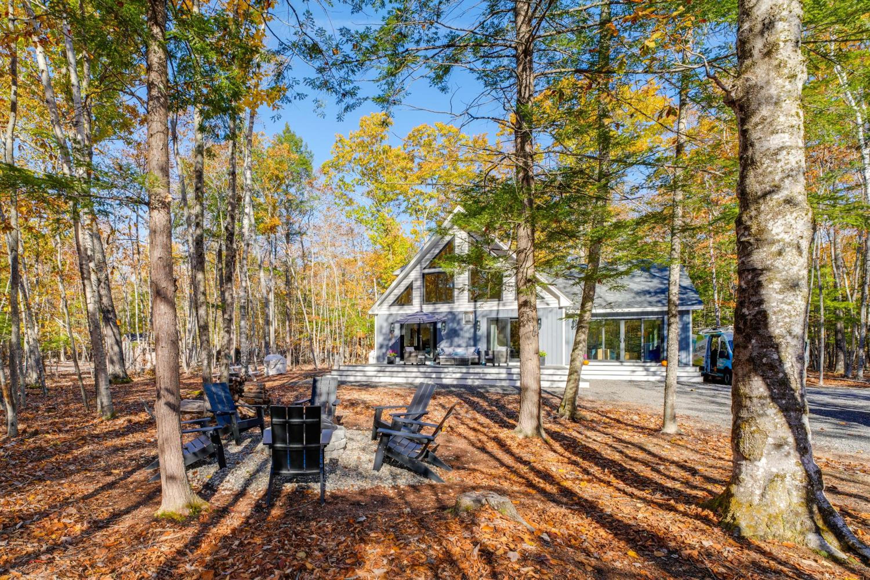 Beaches, Golf and More Family Home on Frye Island!